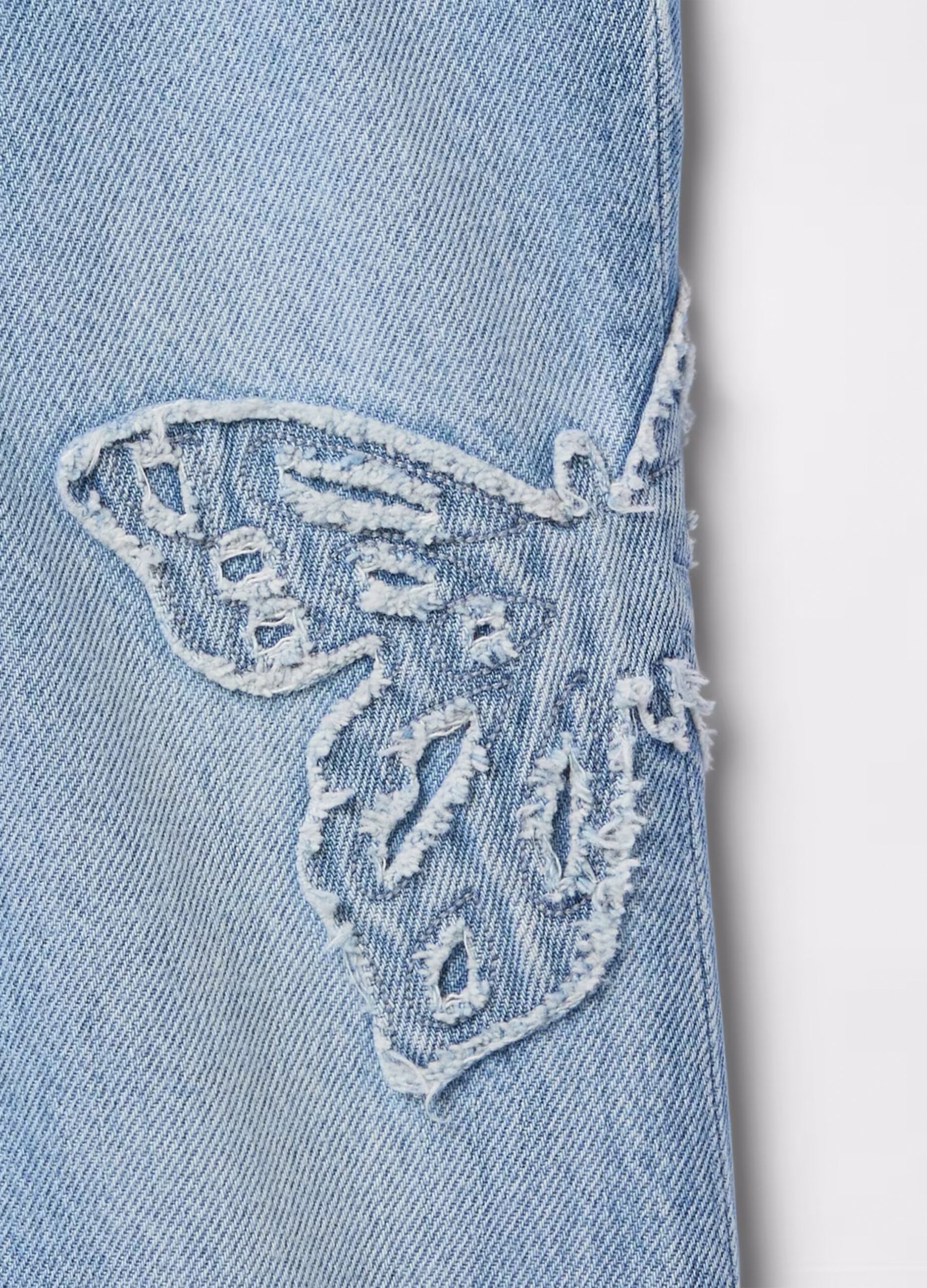 Jeans denim con ricamo farfalla_2