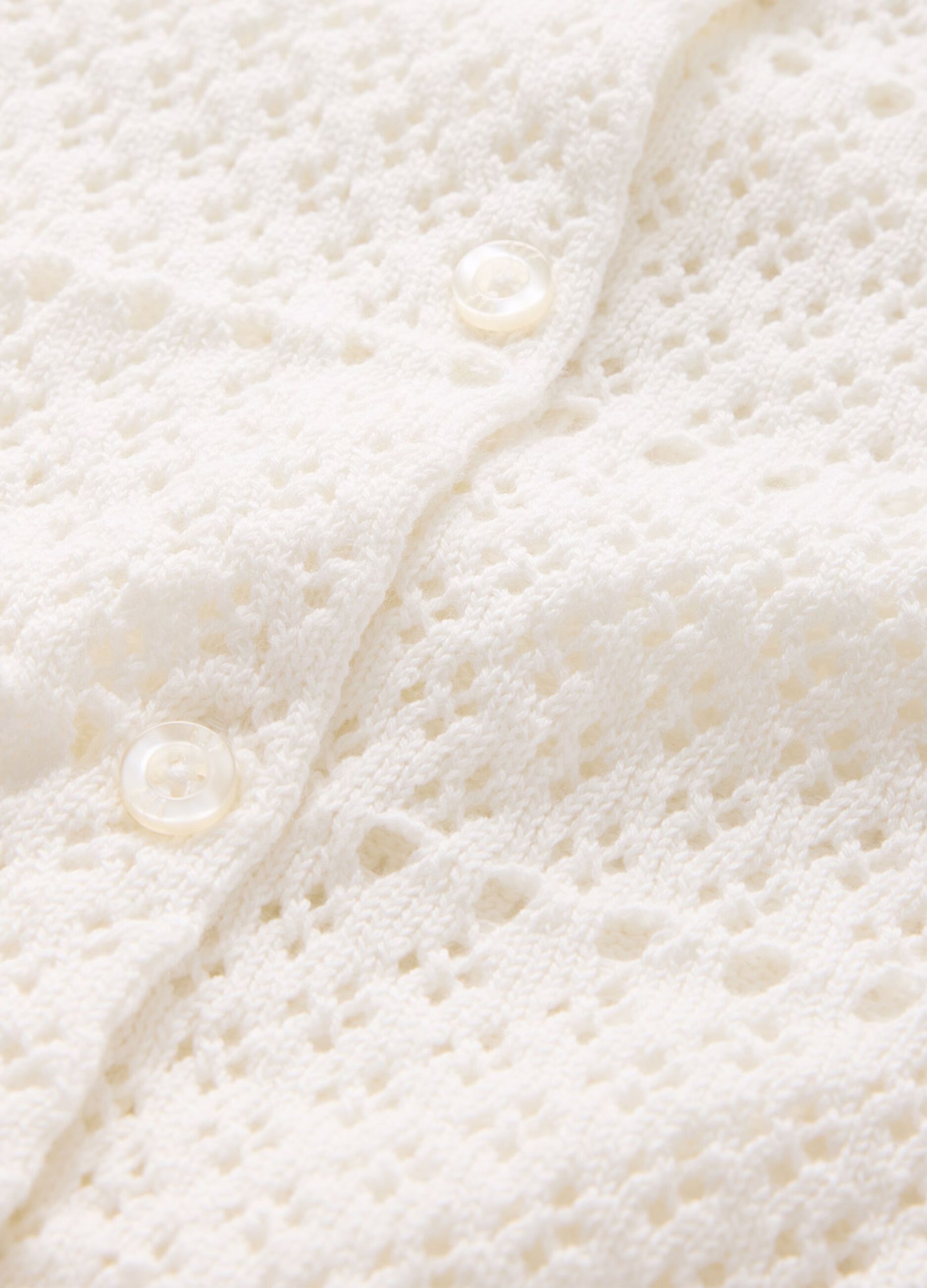 Cardigan bianco con lavorazione traforata_4