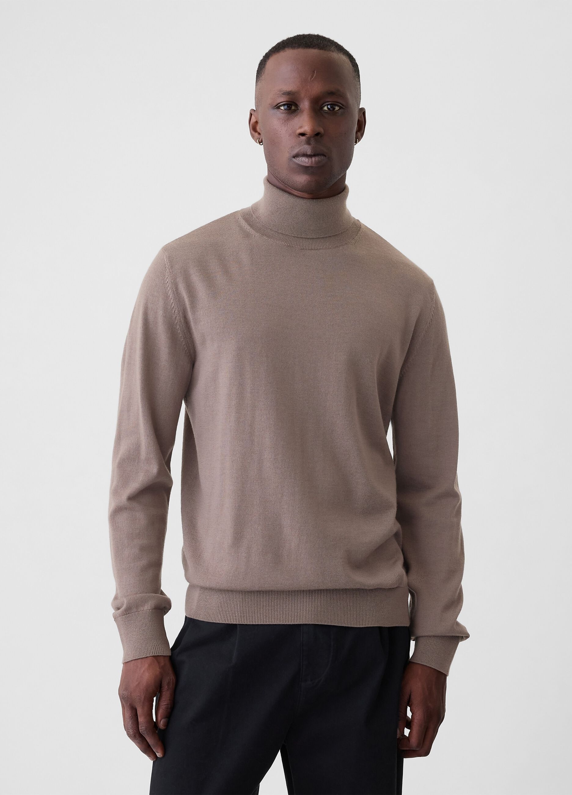 Pullover in lana merino a collo alto
