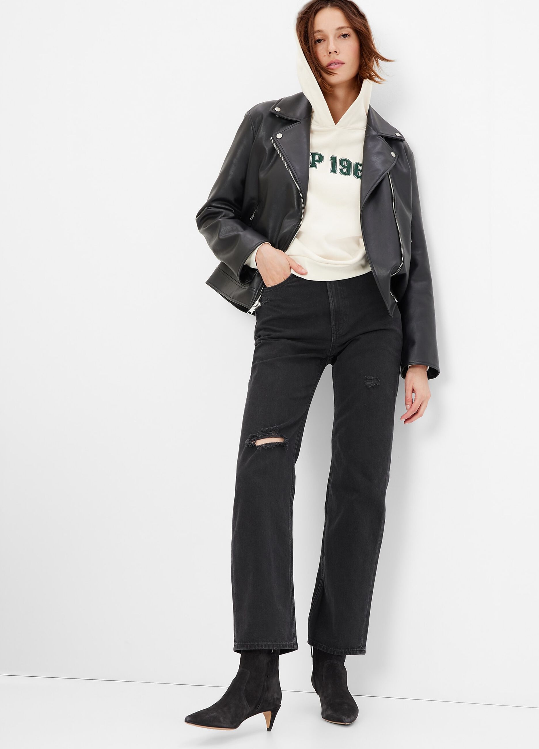 Loose-fit, high-rise jeans with rips