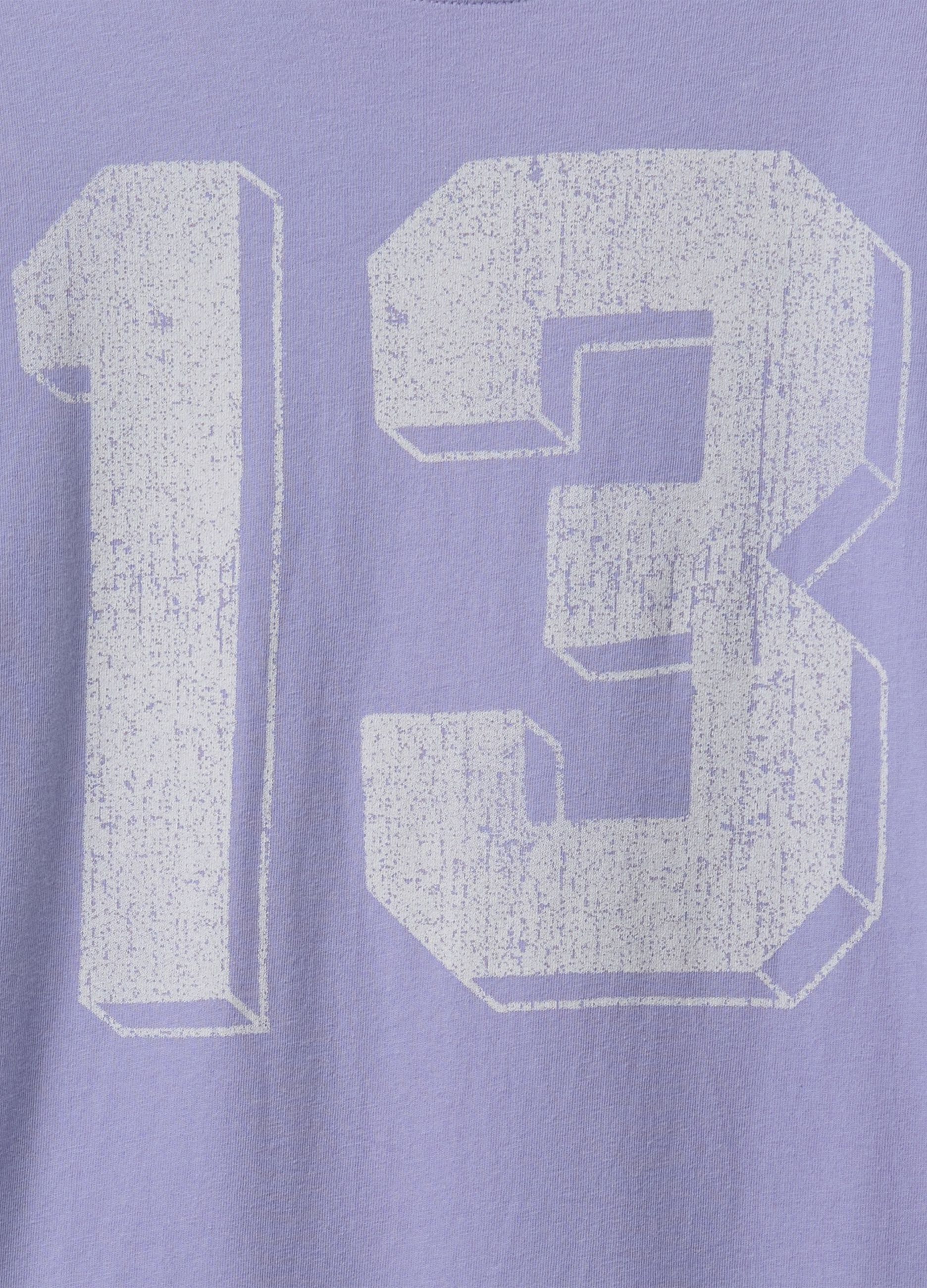 T-shirt viola con design sportivo_3