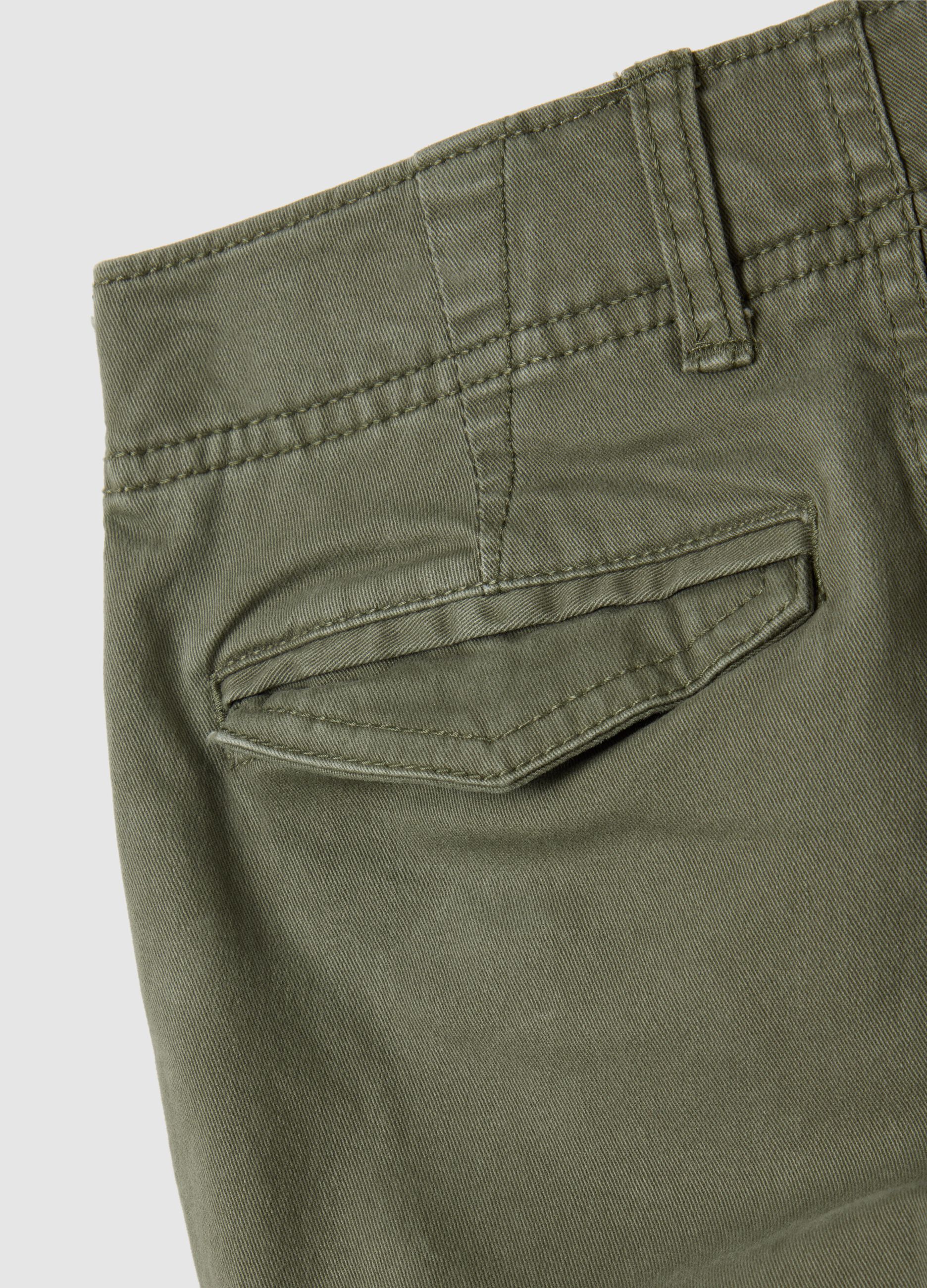Bermuda cargo in cotone stretch_2