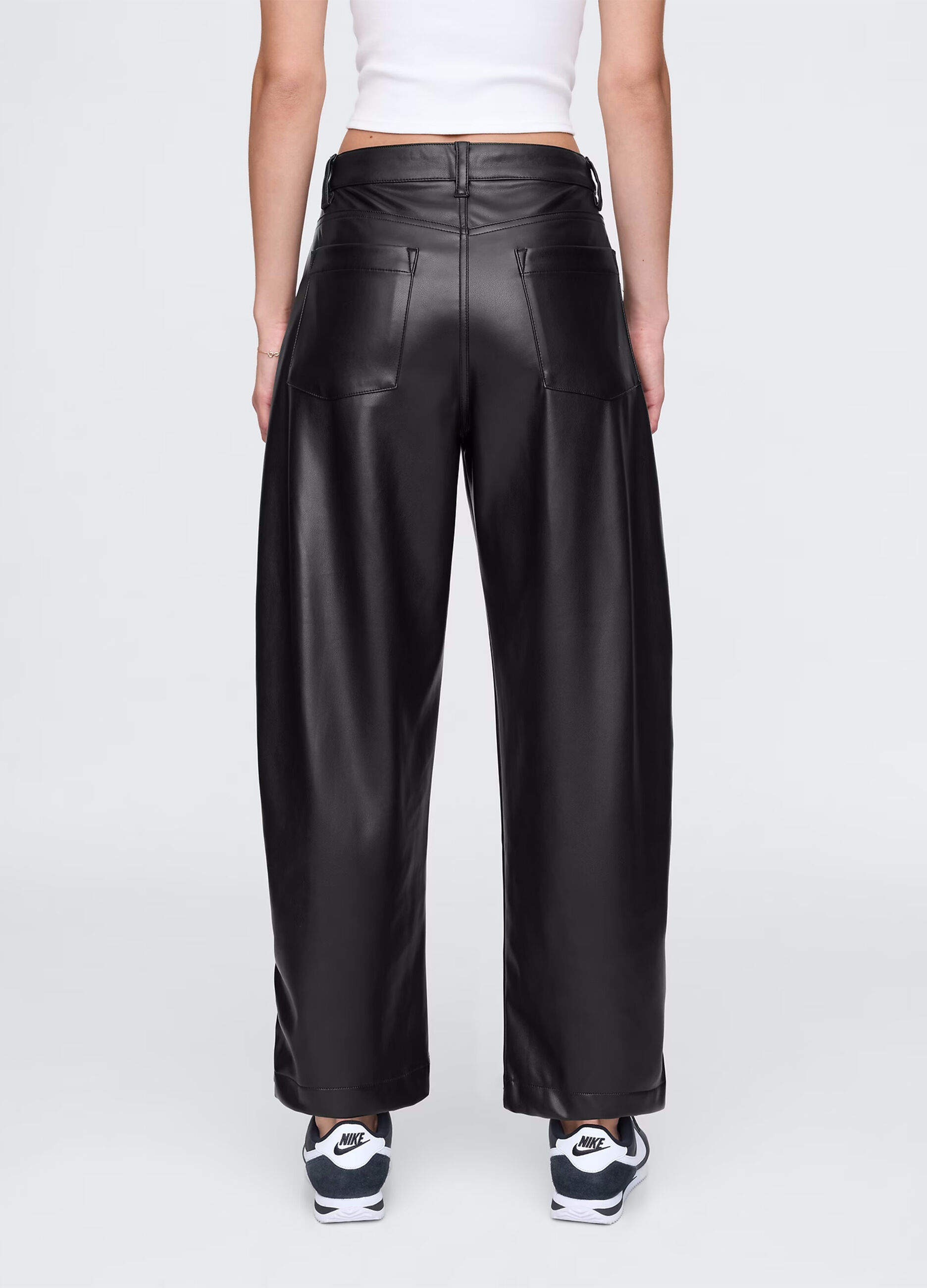 Pantalone barrel fit effetto lucido_2