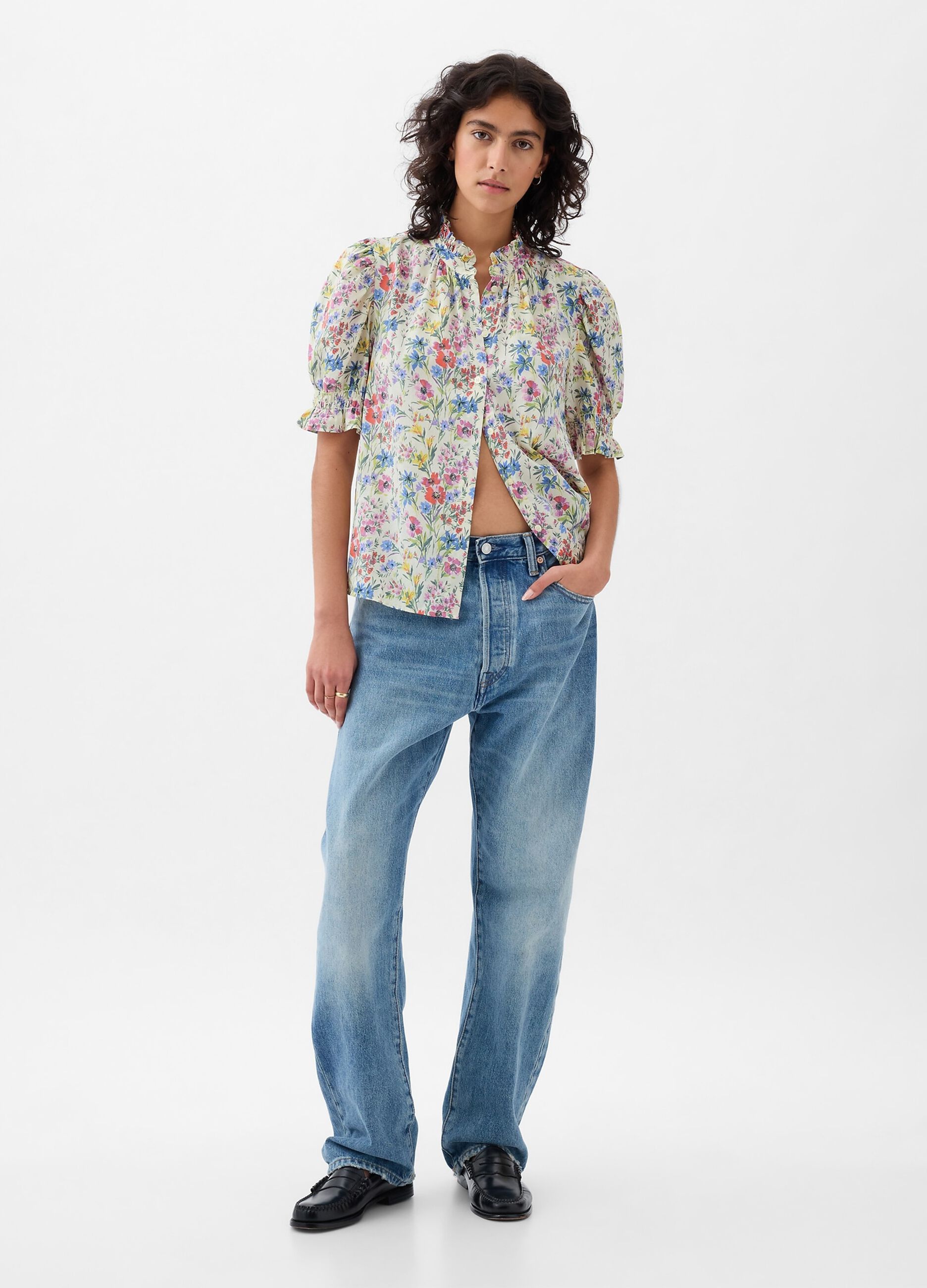 Floral blouse with puffed sleeves
