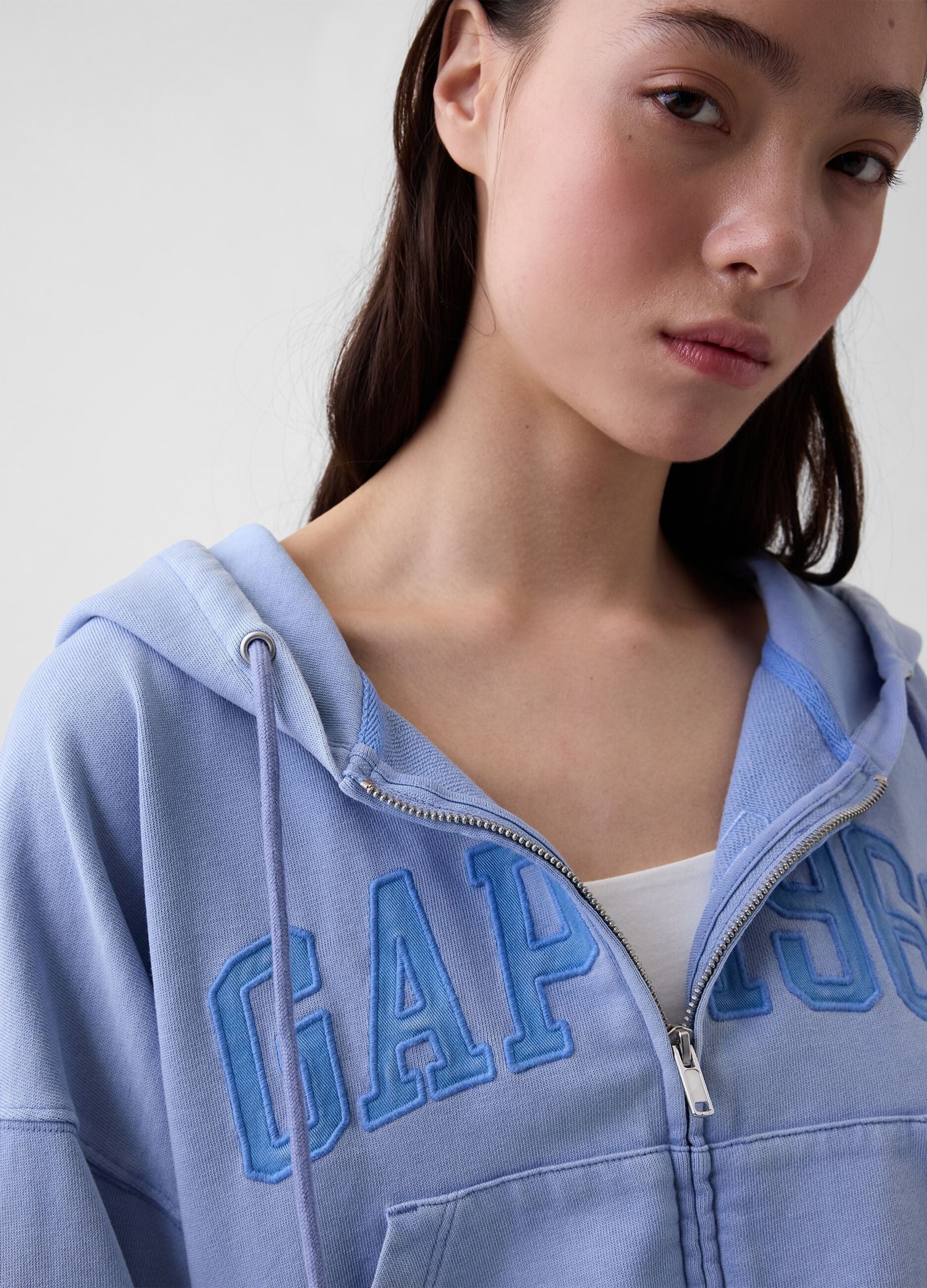 Felpa full zip in misto cotone con logo GAP e cappuccio 