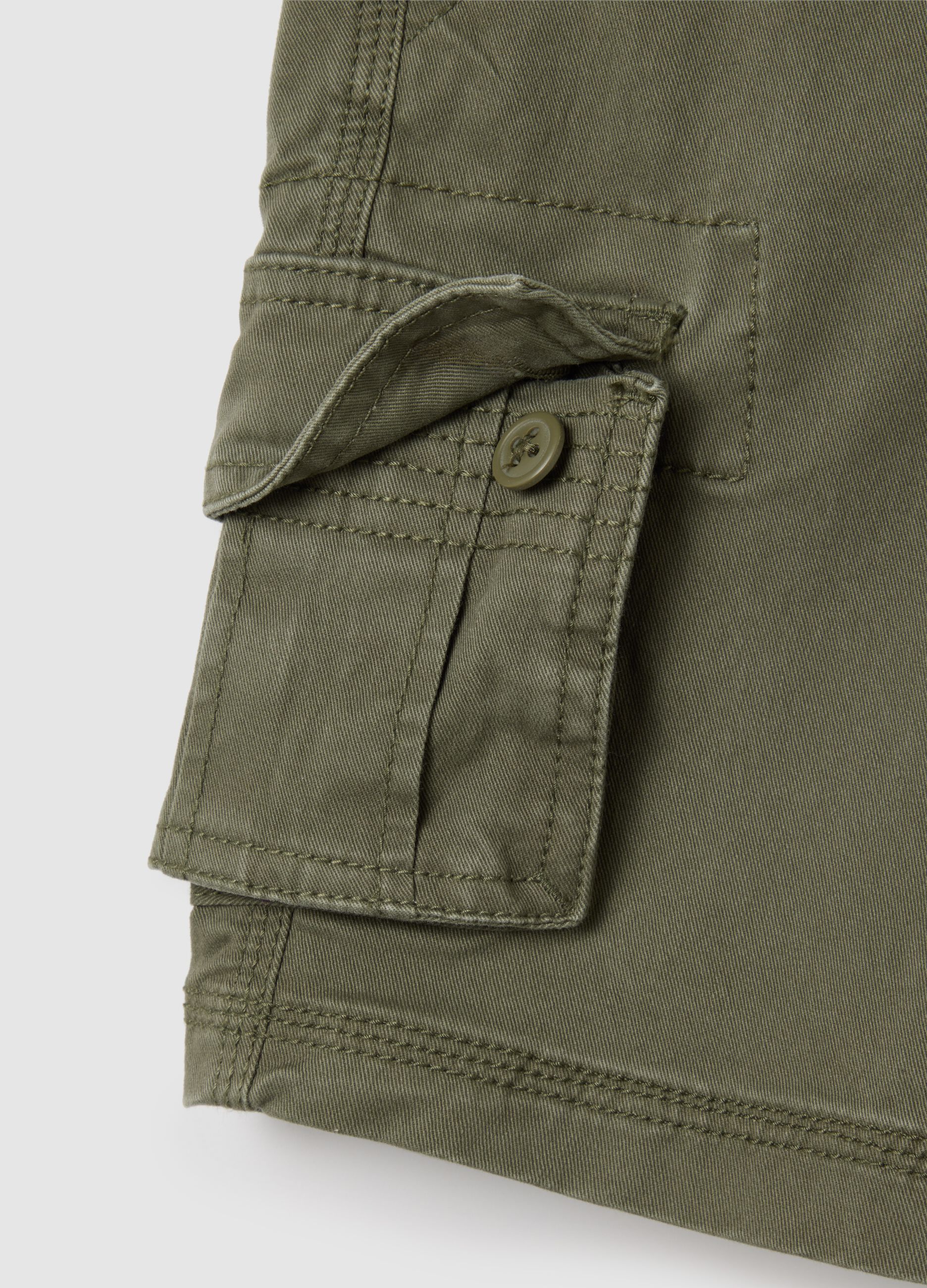 Bermuda cargo in cotone stretch_3