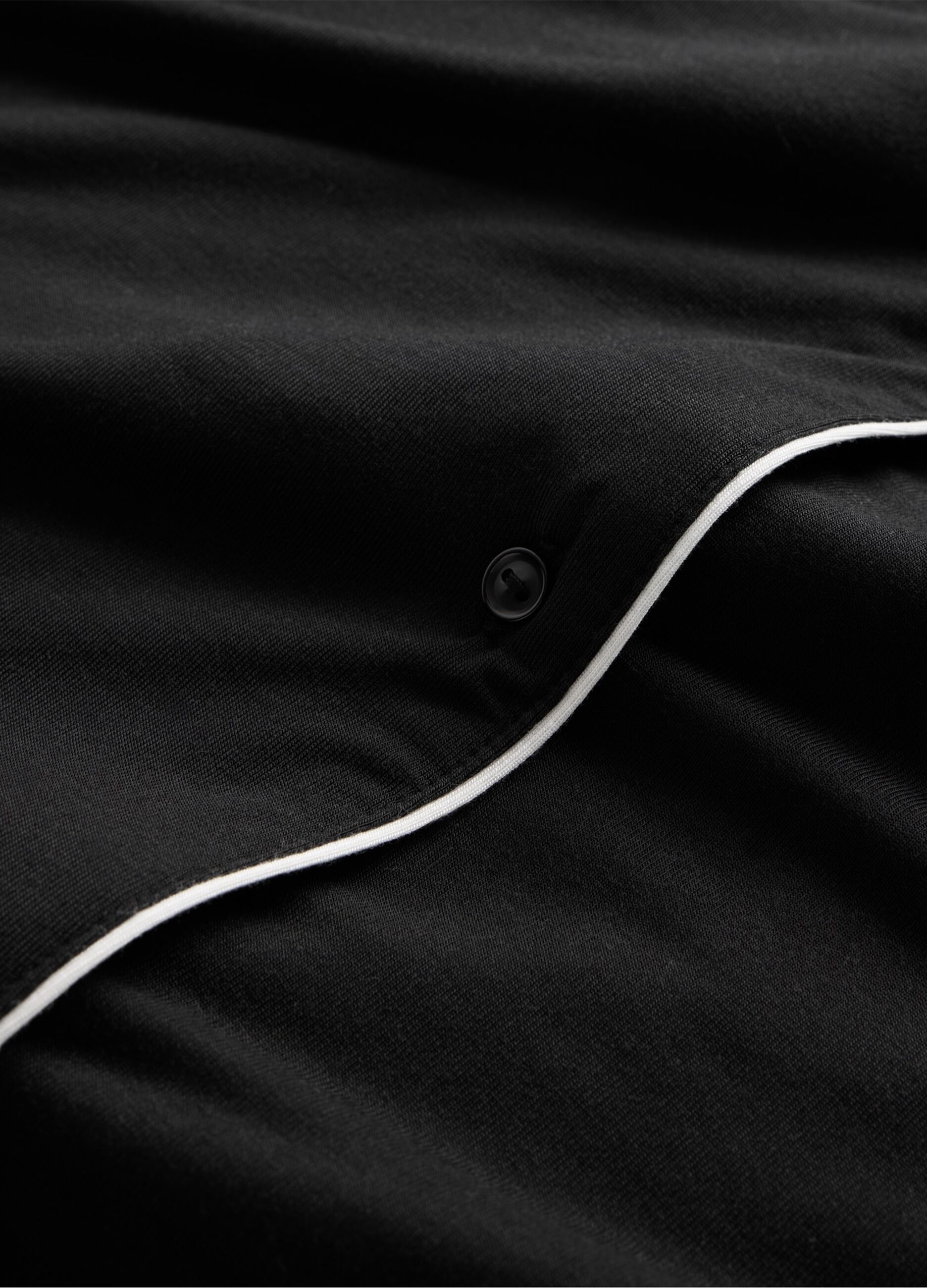 Top pigiama a manica lunga con piping a contrasto