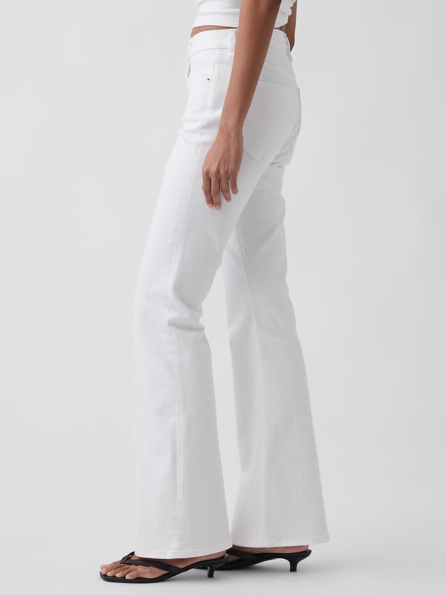Jeans in cotone elasticizzato a gamba svasata Donna_2