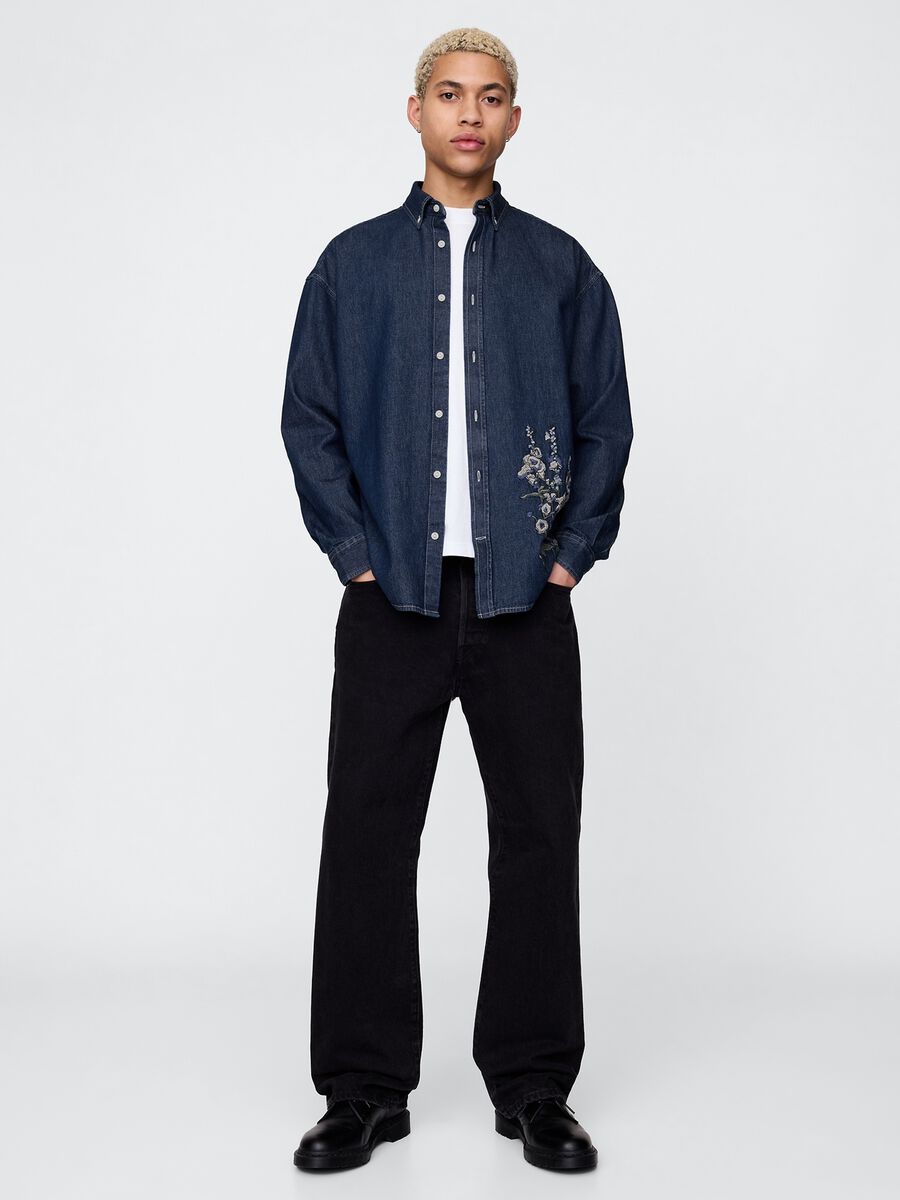 Camicia in denim ricamata con fiori Uomo_1