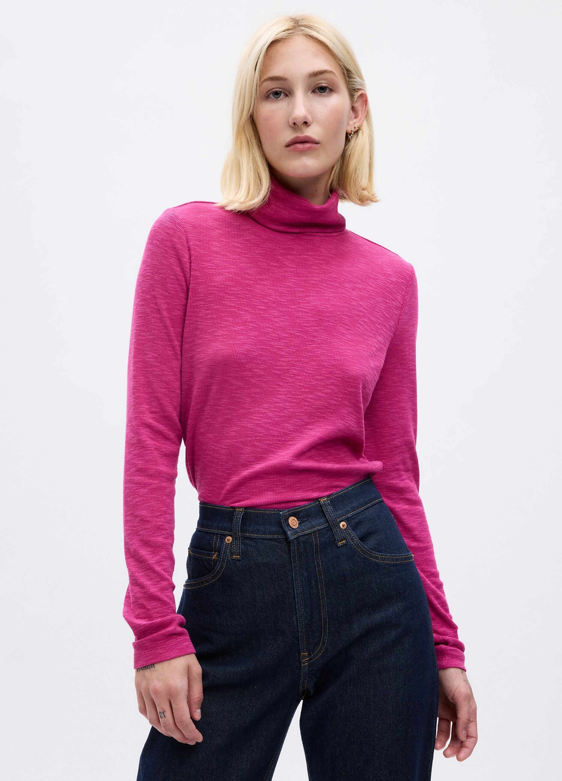 Turtle-neck ribbed t-shirt