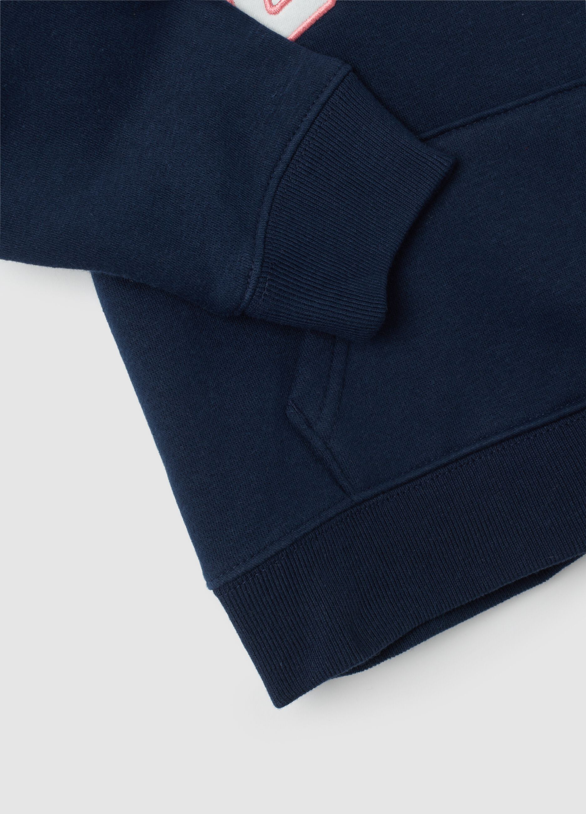 Hoodie with logo patch_3