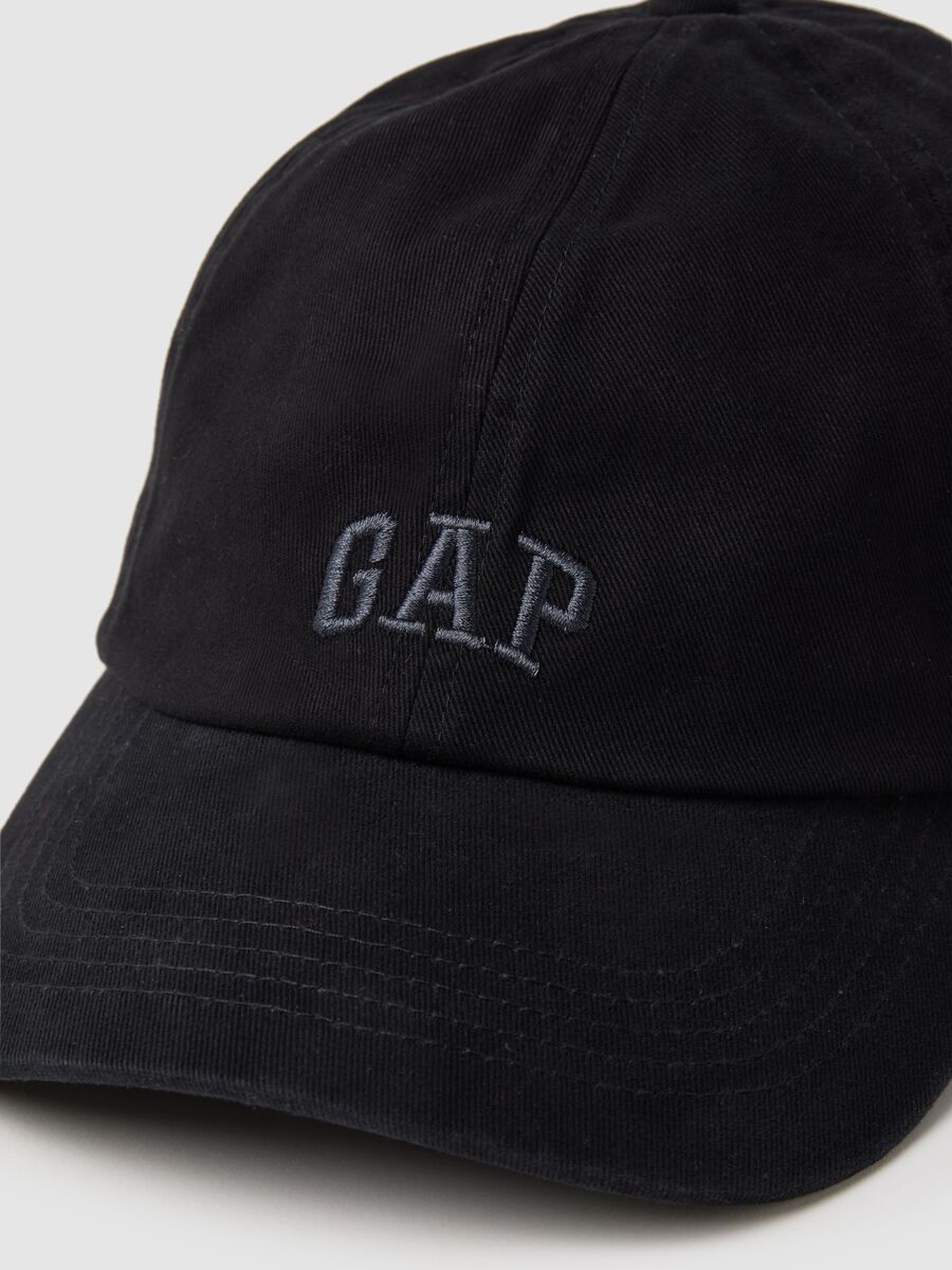 Baseball cap with embroidered logo Man_2