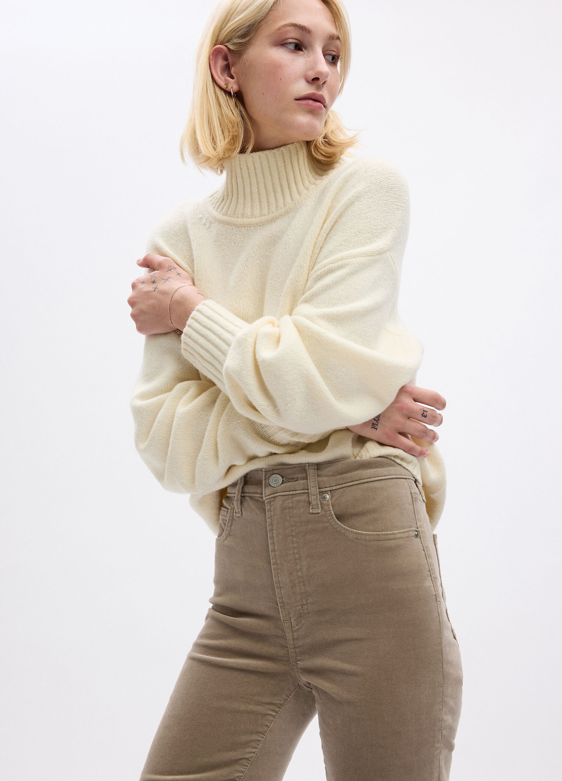 Pantaloni slim fit in velluto a vita alta_2