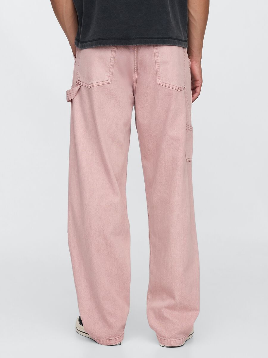 Pantaloni cargo rosa con tasche alla francese Uomo_2