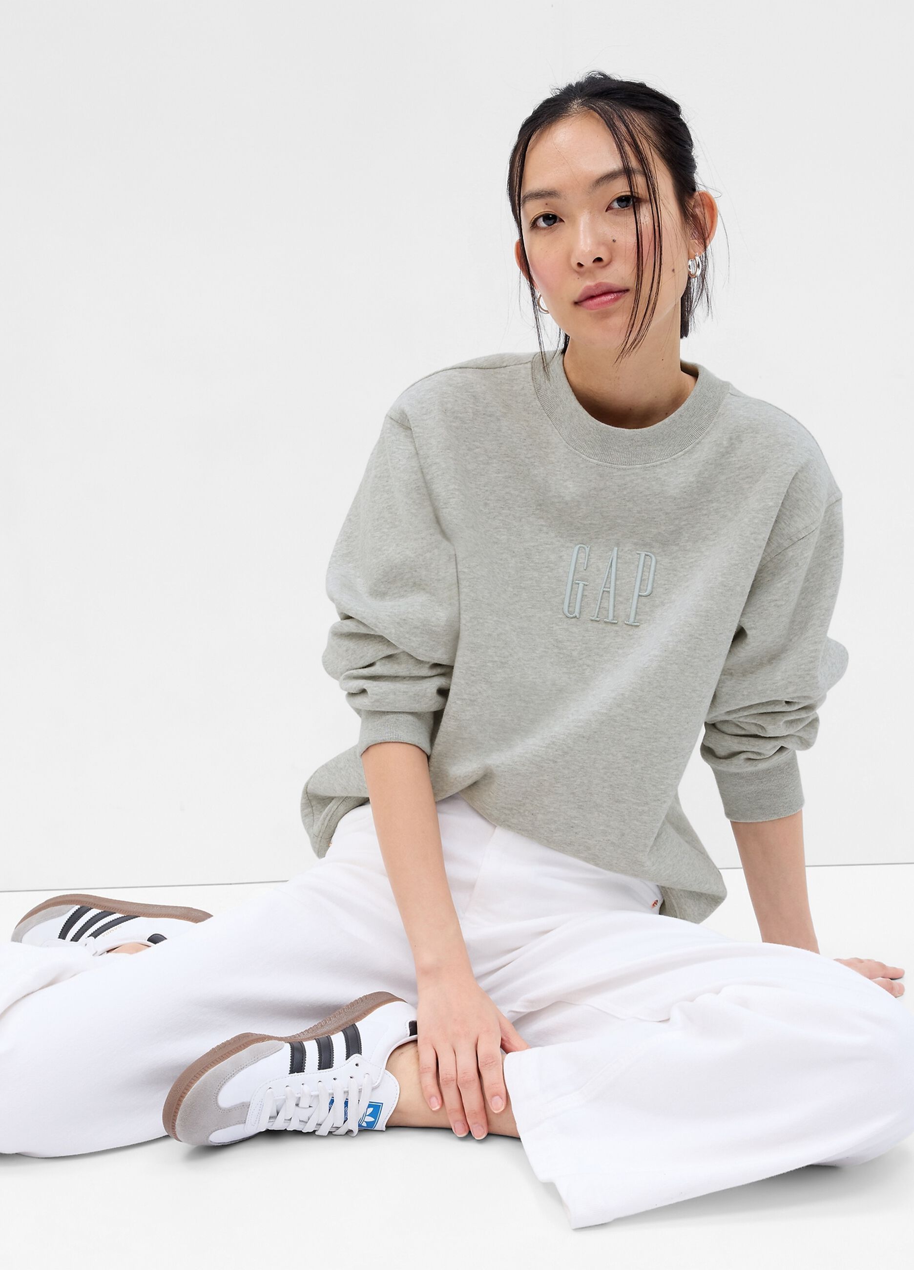 Boyfriend-fit sweatshirt with logo embroidery