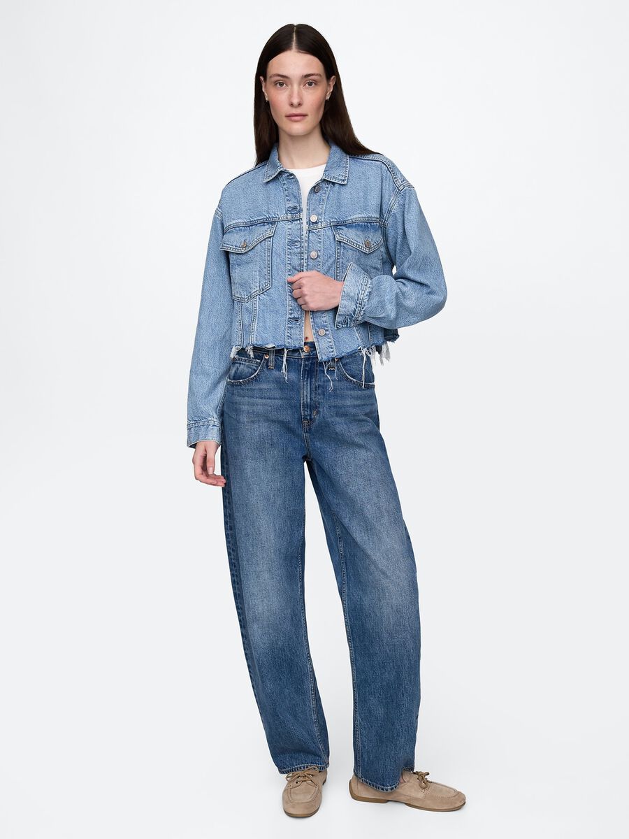 Giacca cropped in denim con bordi sfrangiati Donna_2