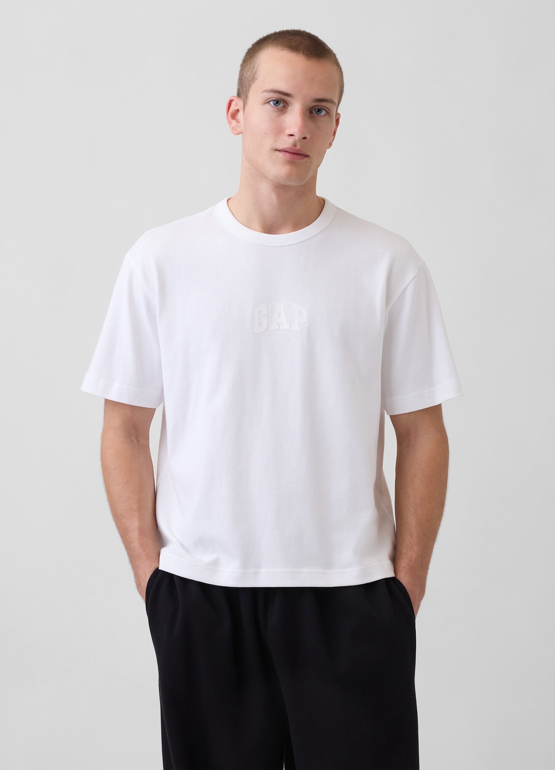 T-shirt in puro cotone a maniche corte con logo GAP