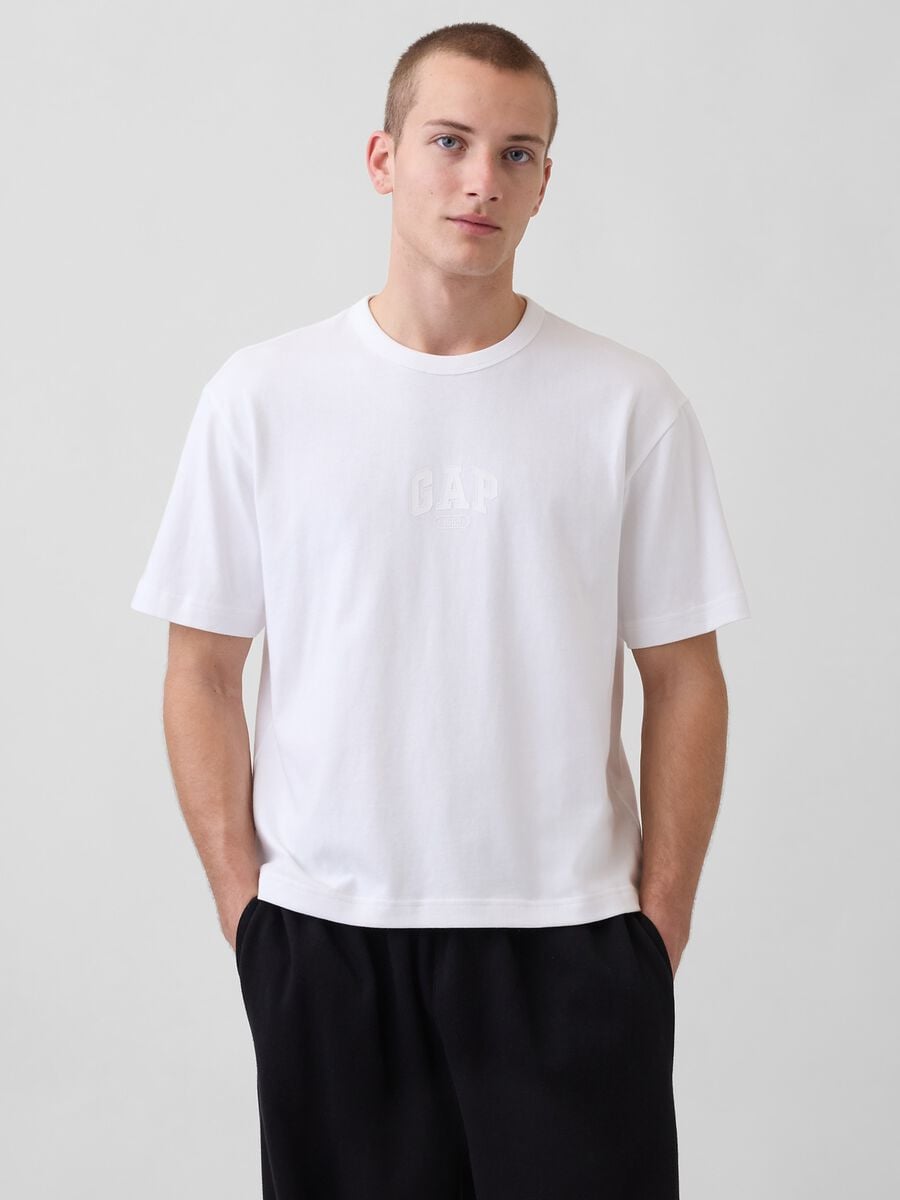 T-shirt in puro cotone a maniche corte con logo GAP Uomo_0
