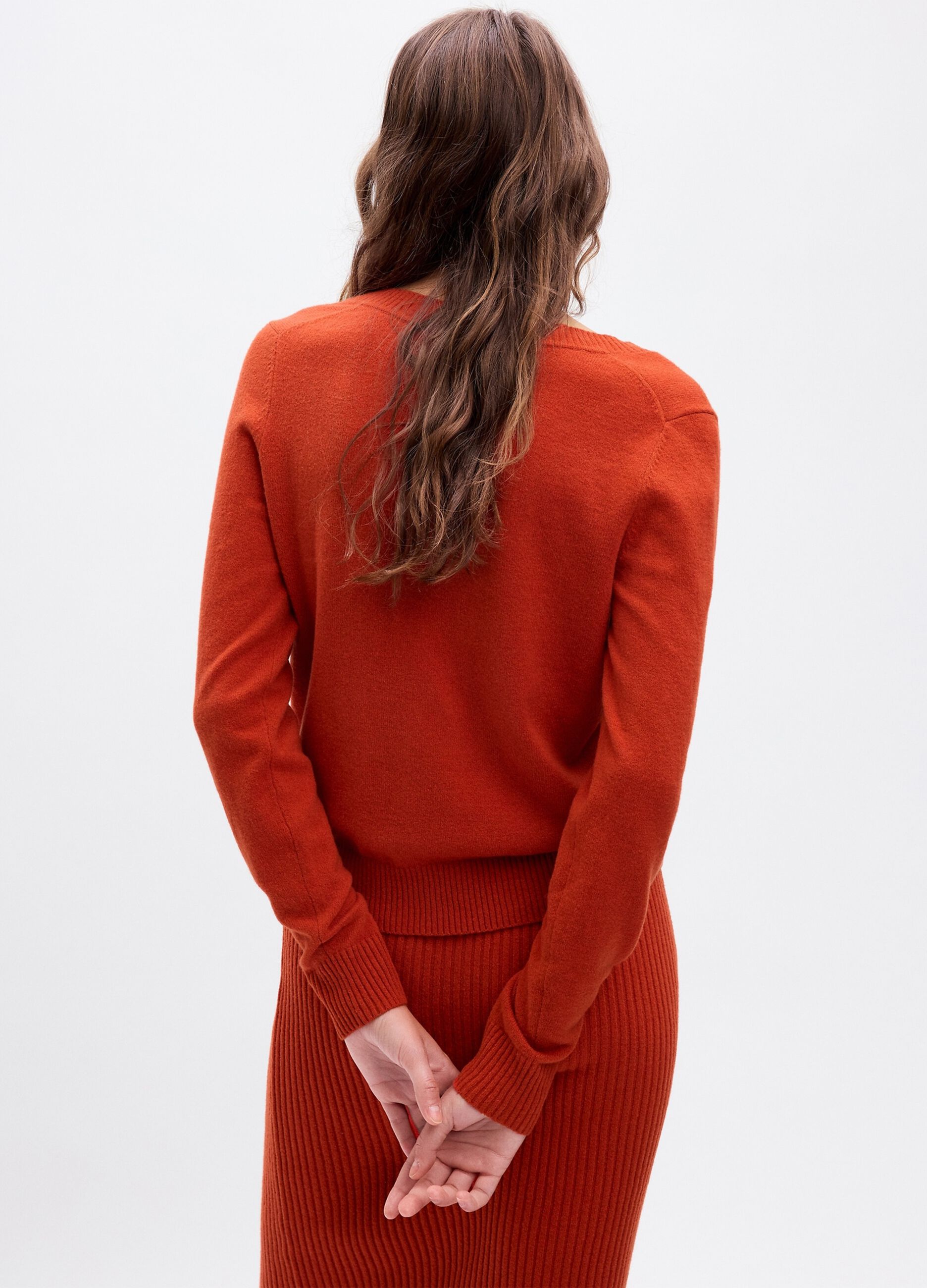 Pullover con scollo a V_1