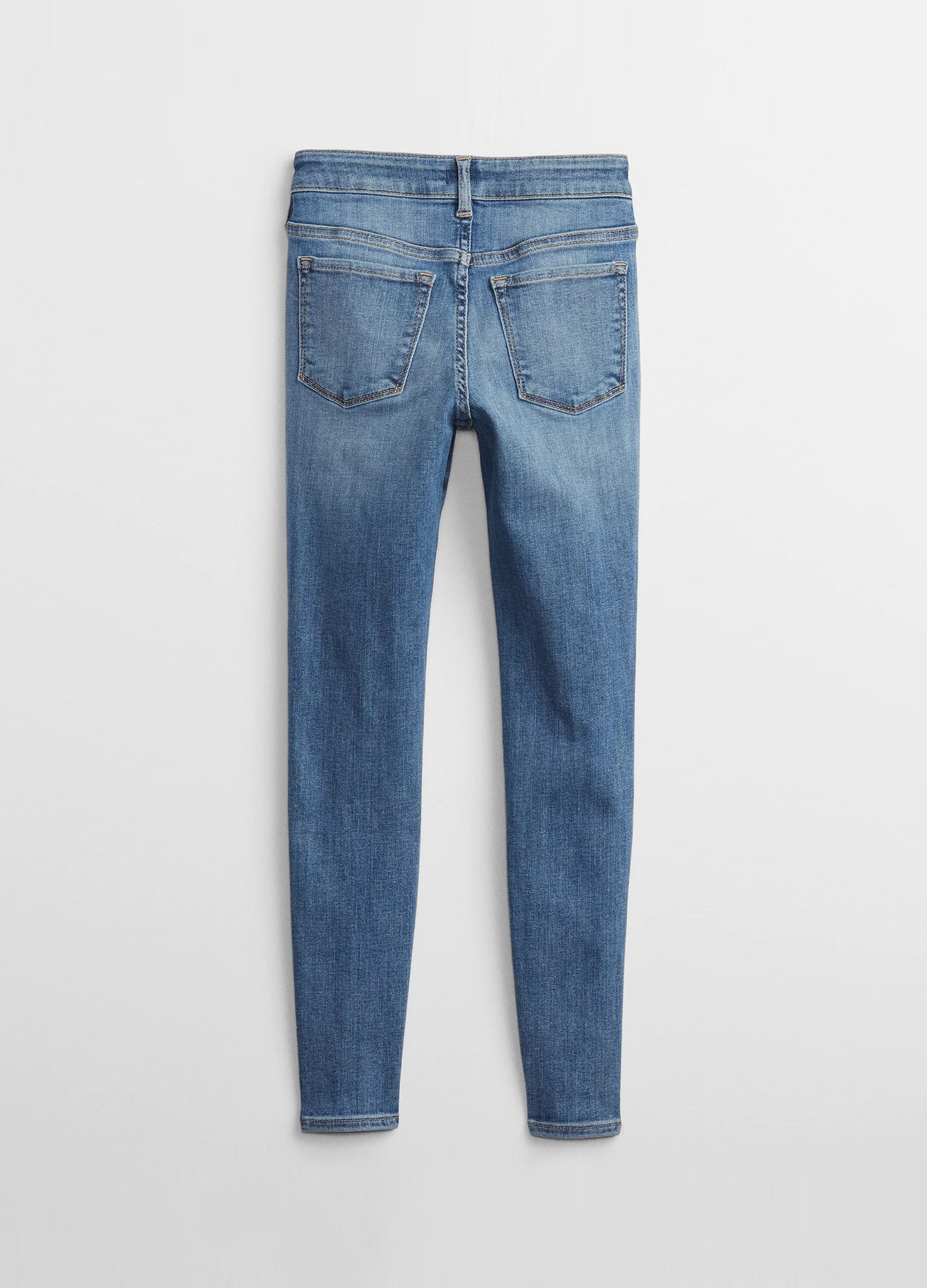5-pocket, skinny-fit jeans.