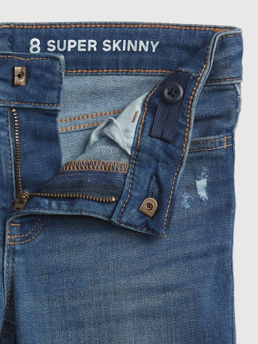 Jeans skinny fit con abrasioni Bambina_2