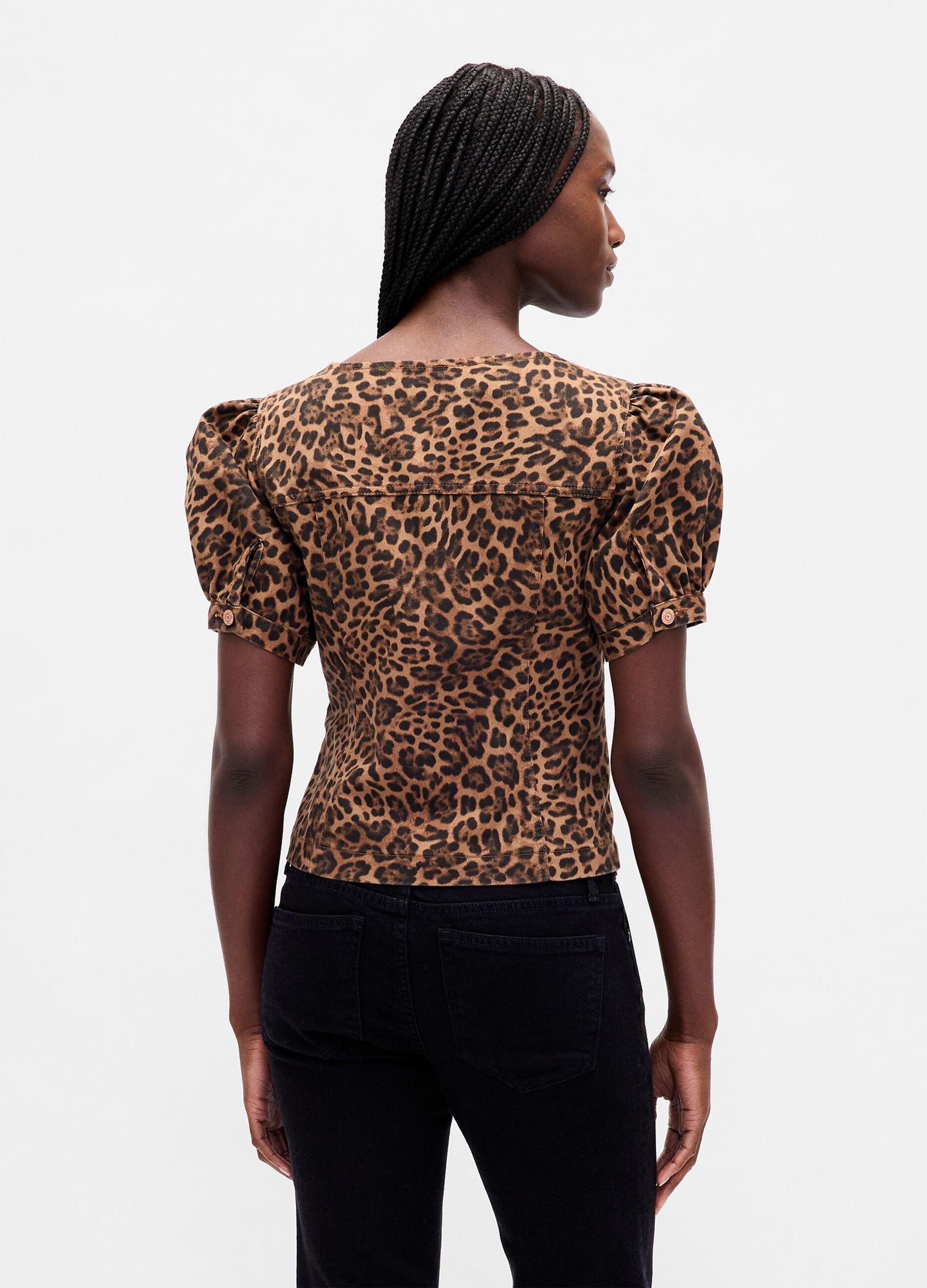 Camicia marrone con stampa leopardata a maniche corte_2