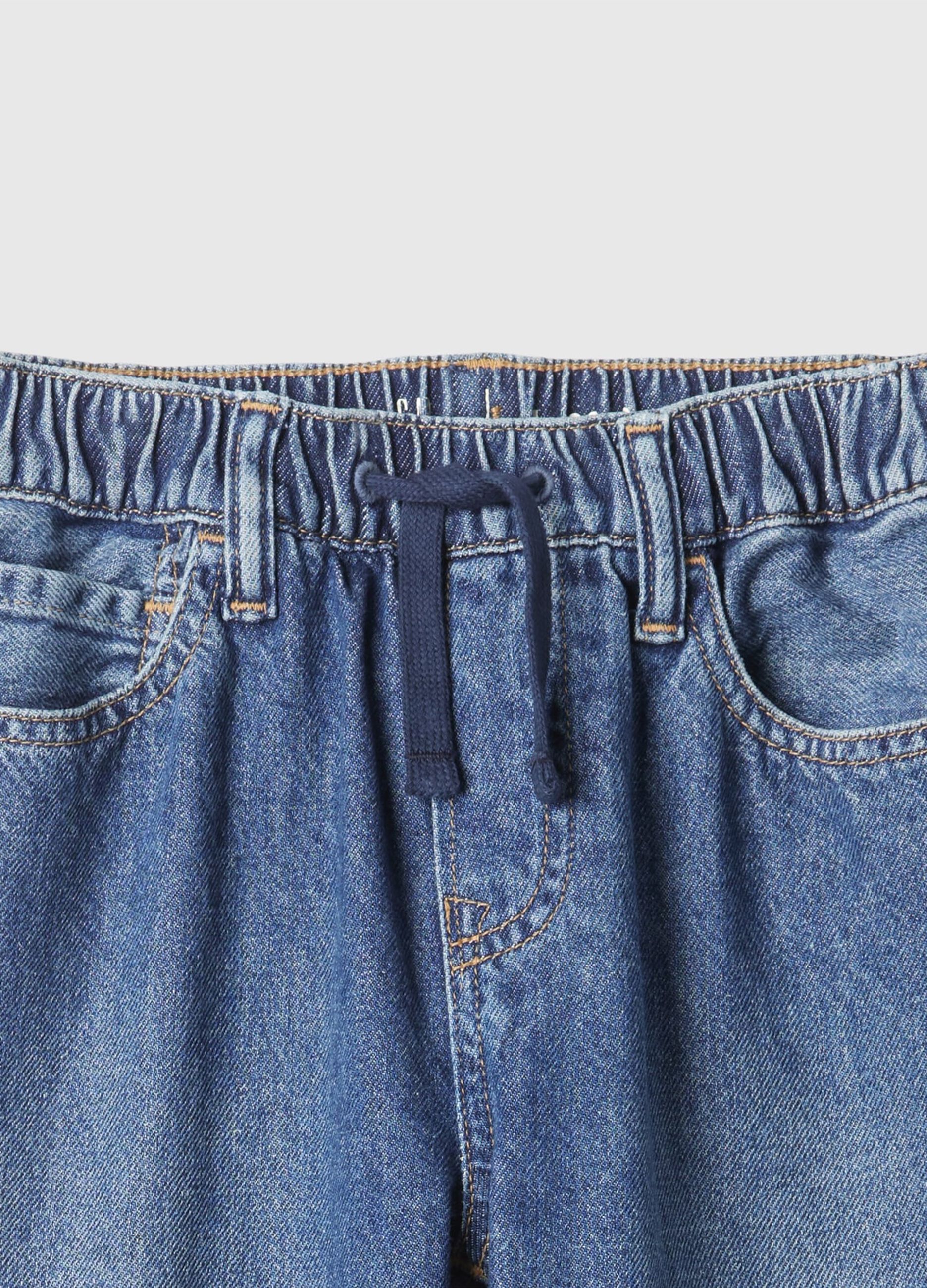 Joggers in denim con coulisse e tasche_4