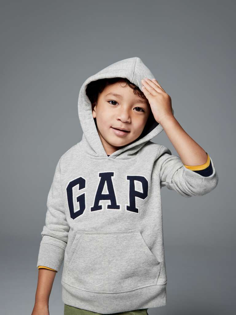Felpa con cappuccio e patch logo 