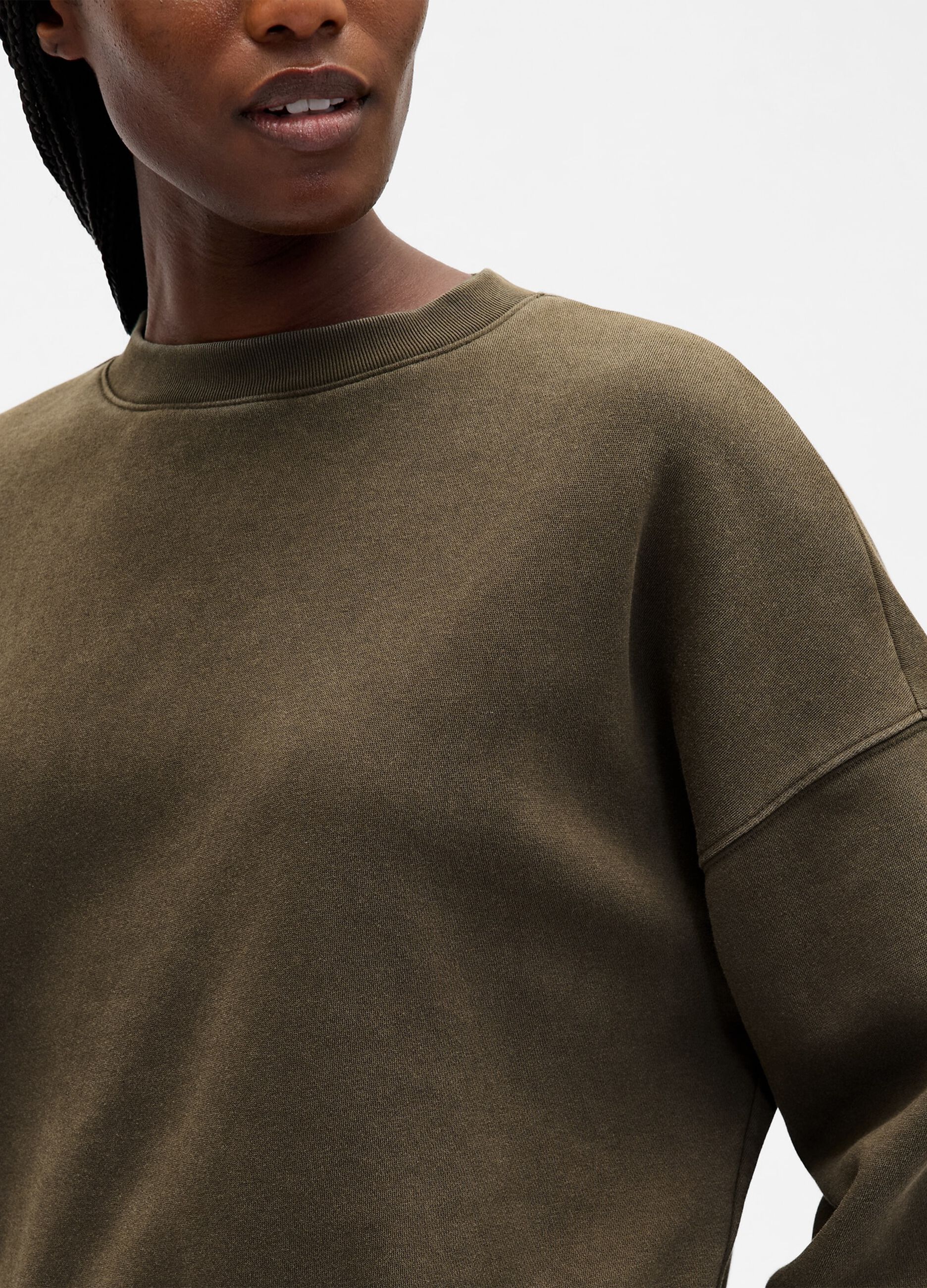 Green sweatshirt with round neck