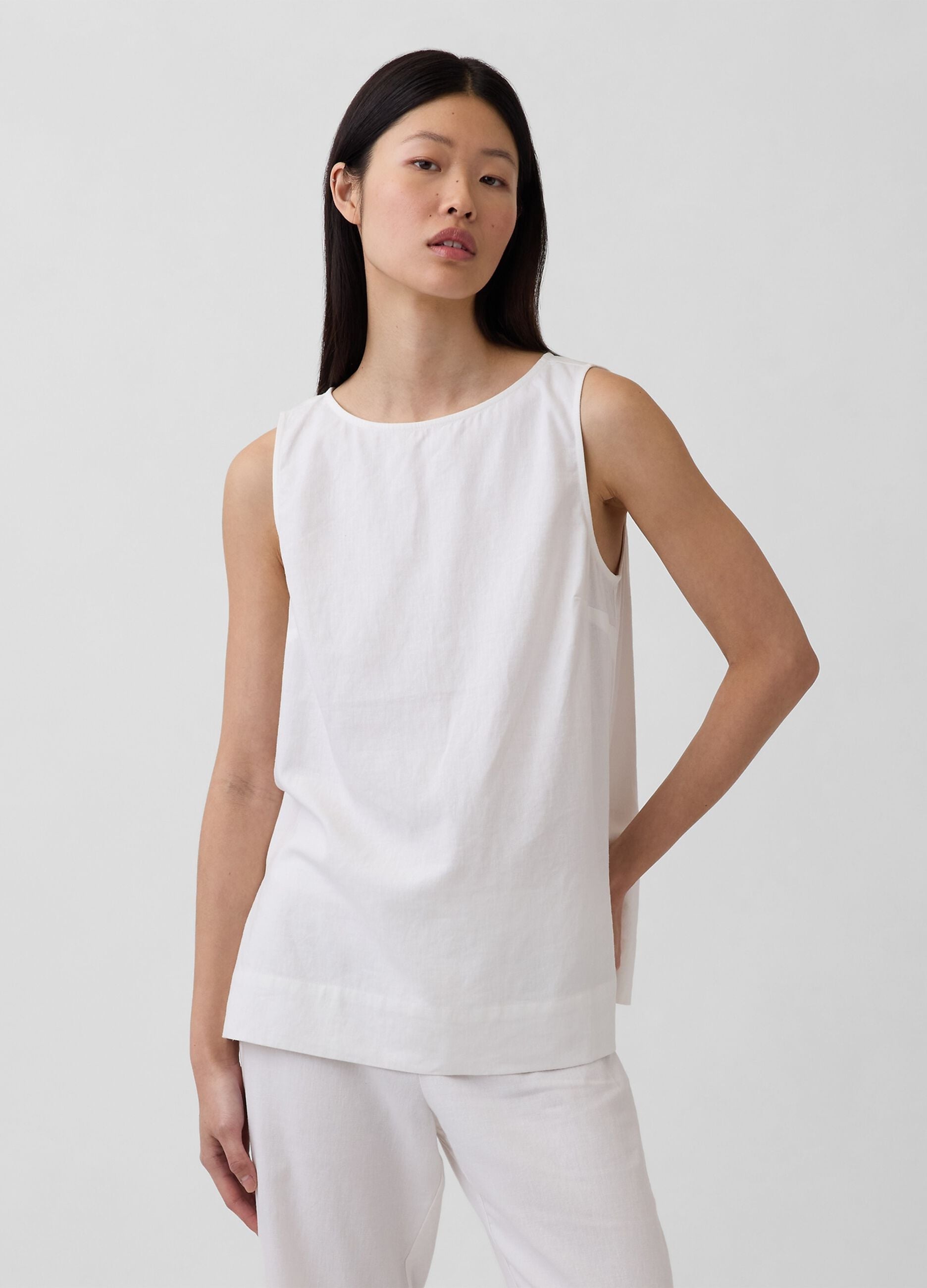 Top smanicato in misto lino