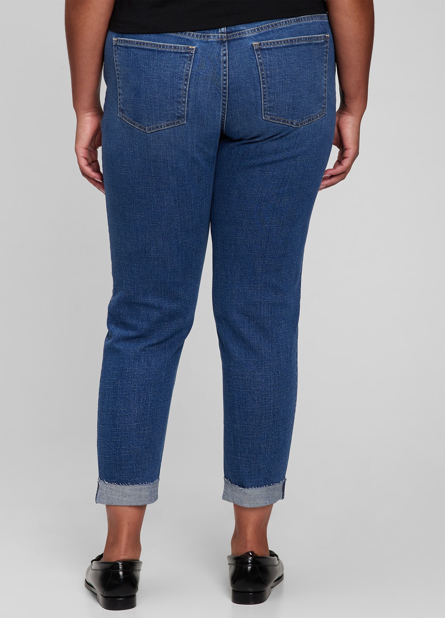 Girlfriend jeans with abrasions and raw edged hem_3