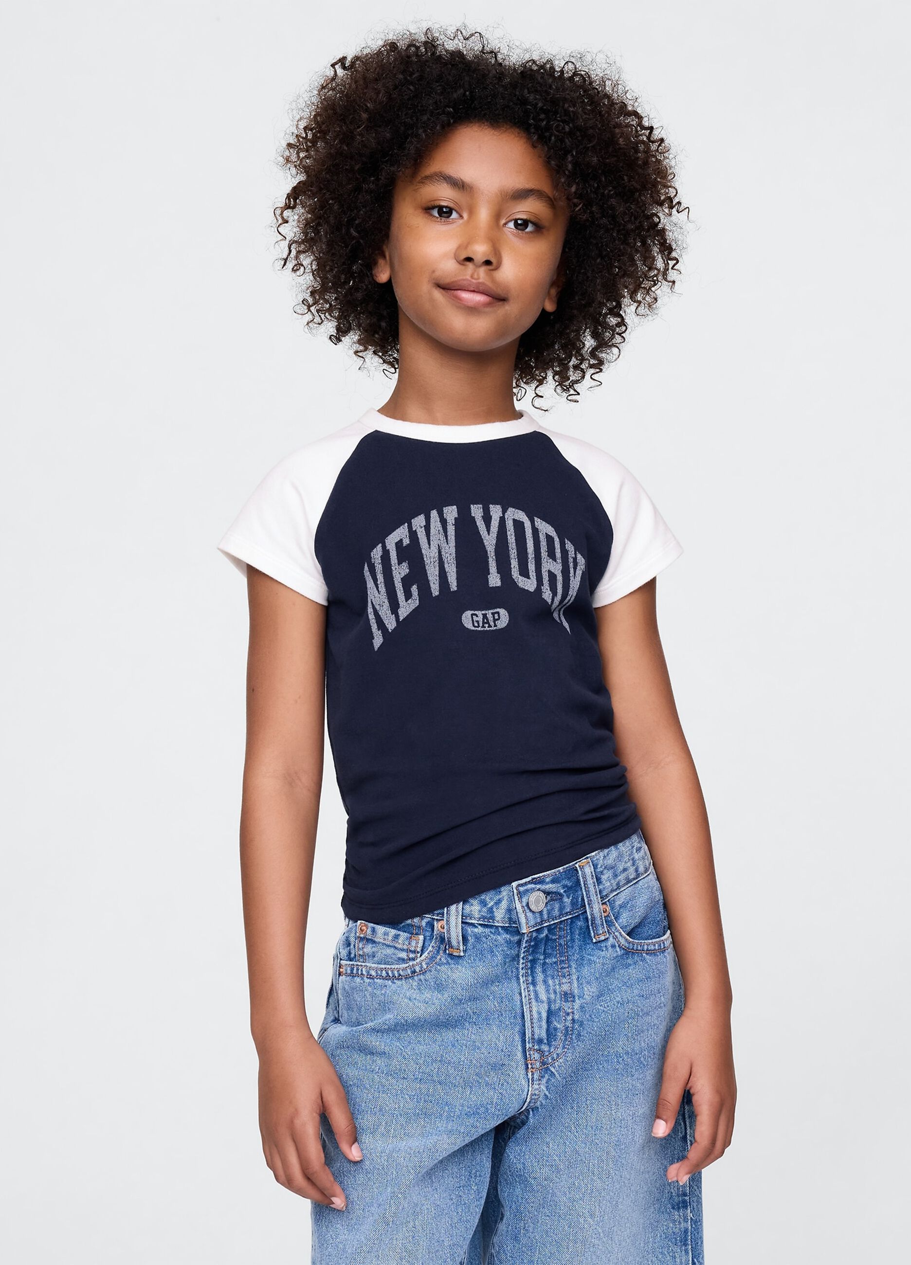 T-shirt blu con maniche raglan corte GAP Kids
