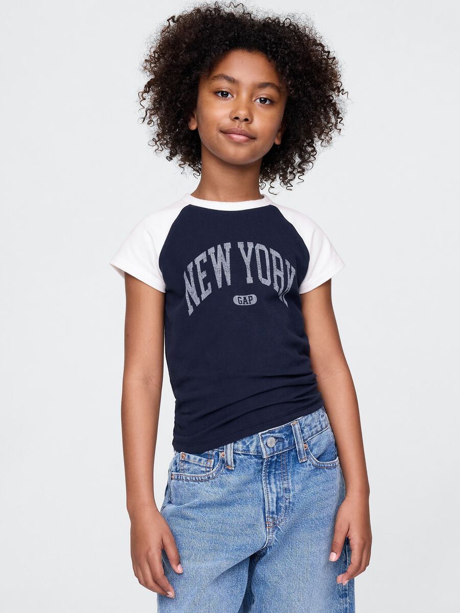 T-shirt blu con maniche raglan corte GAP Kids Bambina_0