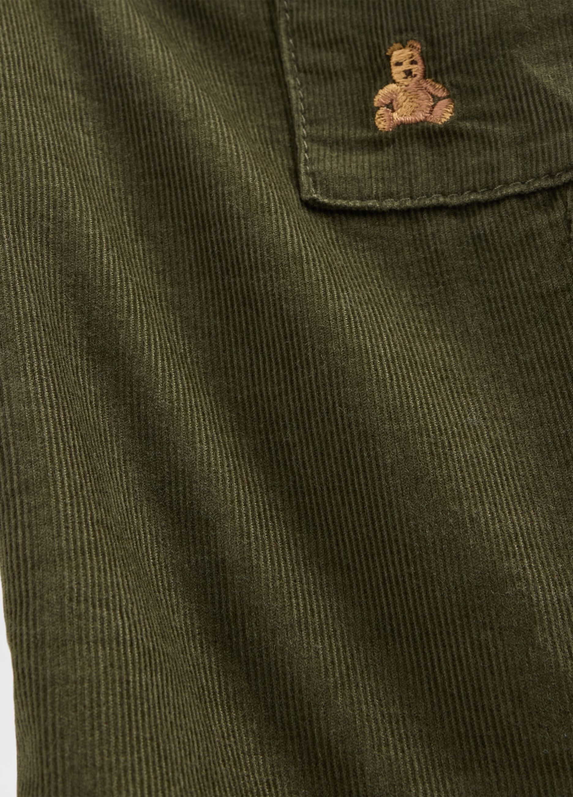 Pantaloni verdi cargo in cotone_2
