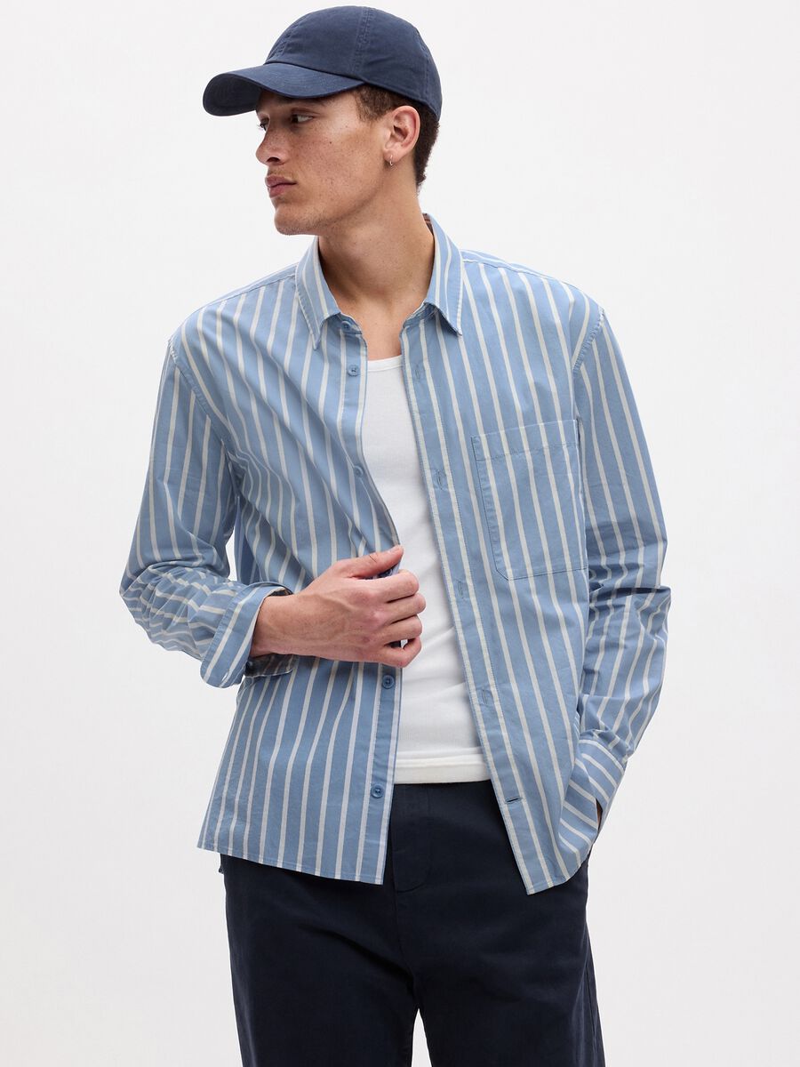 Camicia regular fit in twill a righe con tasca Uomo_0