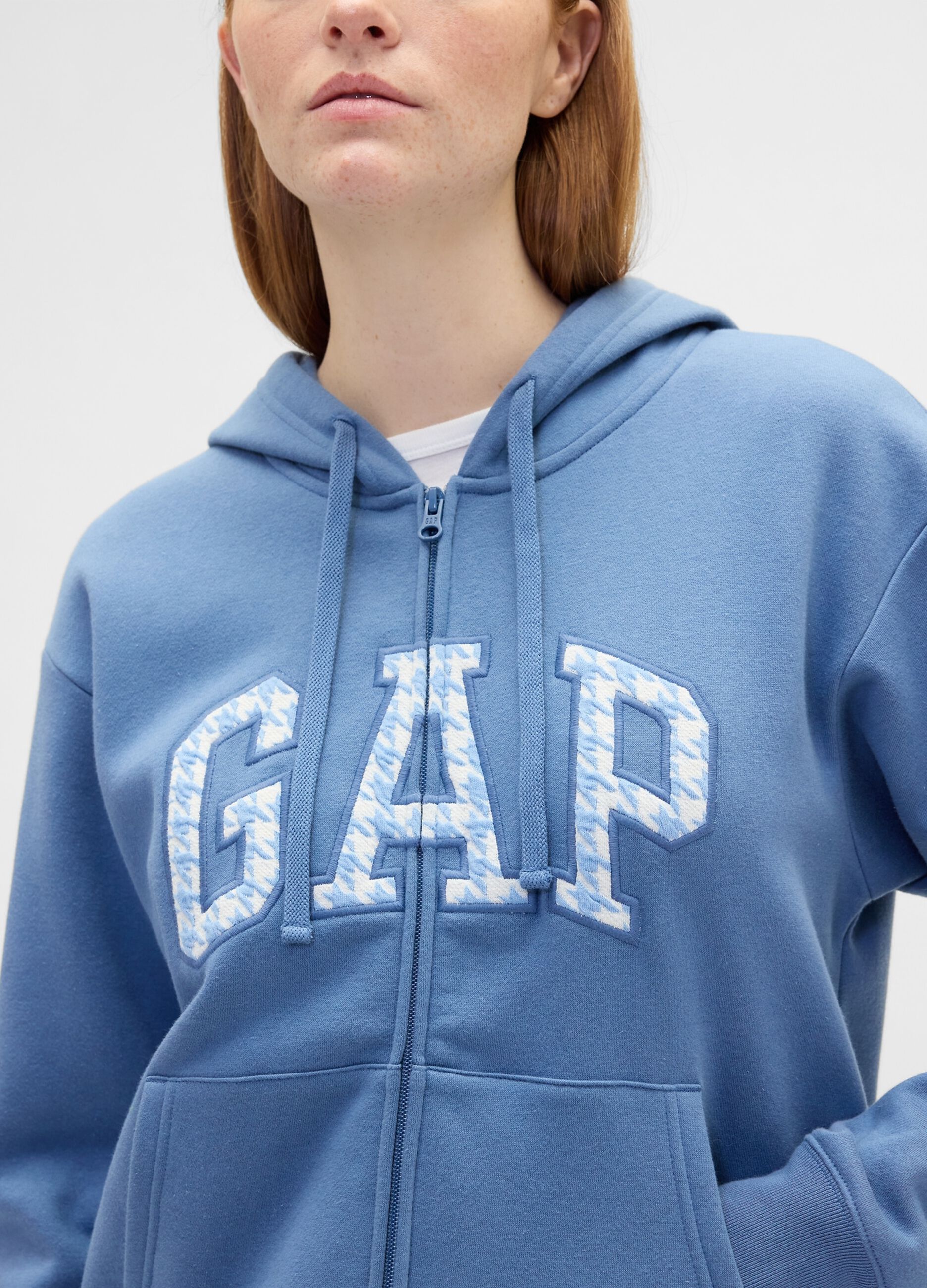 Felpa blu con cappuccio e zip_3