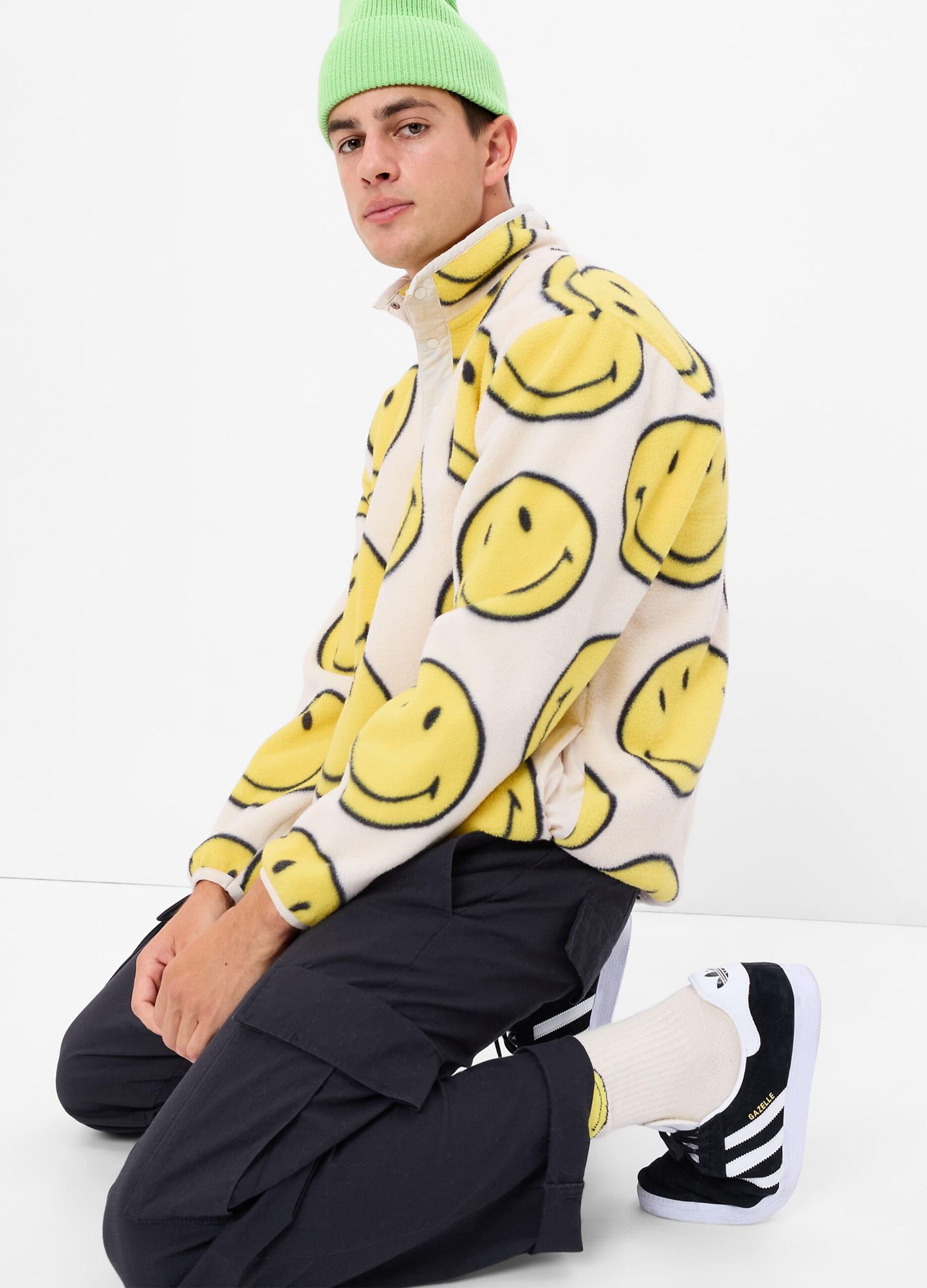 Fleece sweatshirt with mock neck and Smiley® buttons_1