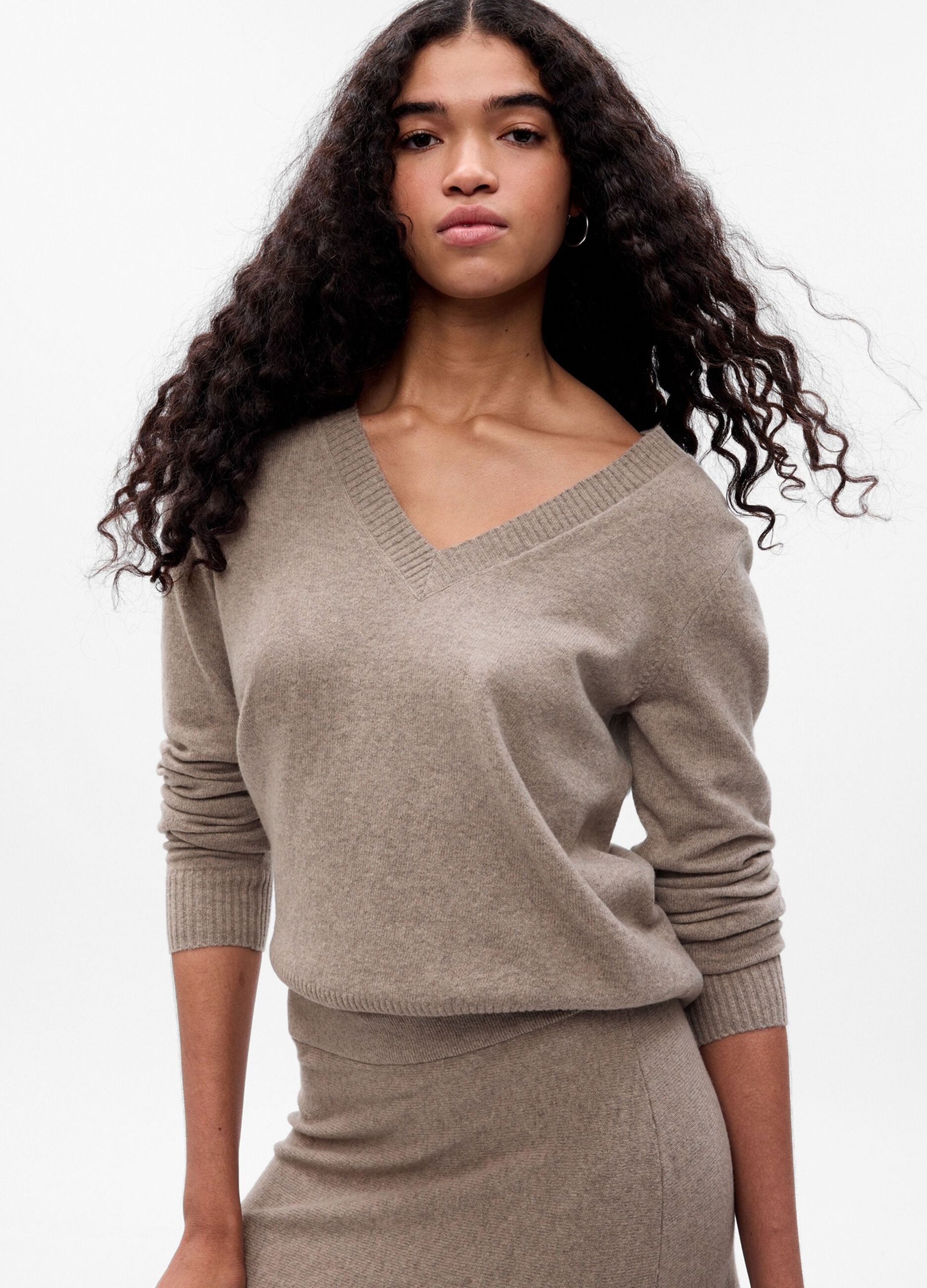 V-neck pullover