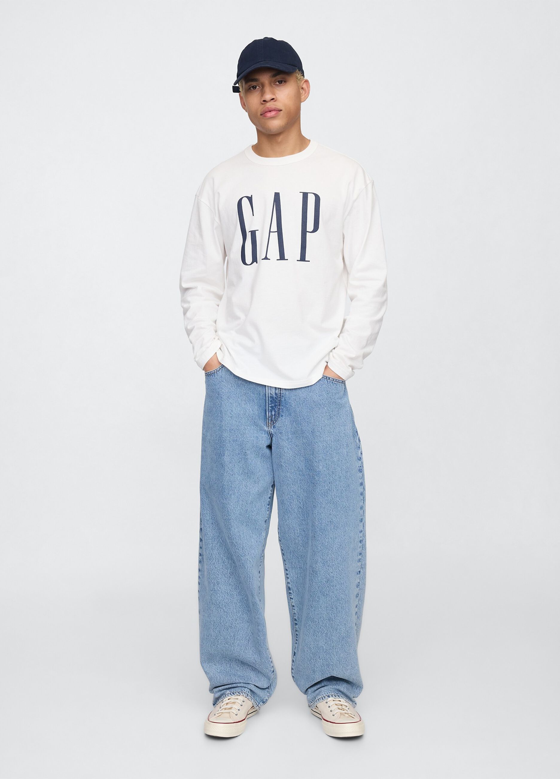 T-shirt bianca a maniche lunghe con logo Gap_1