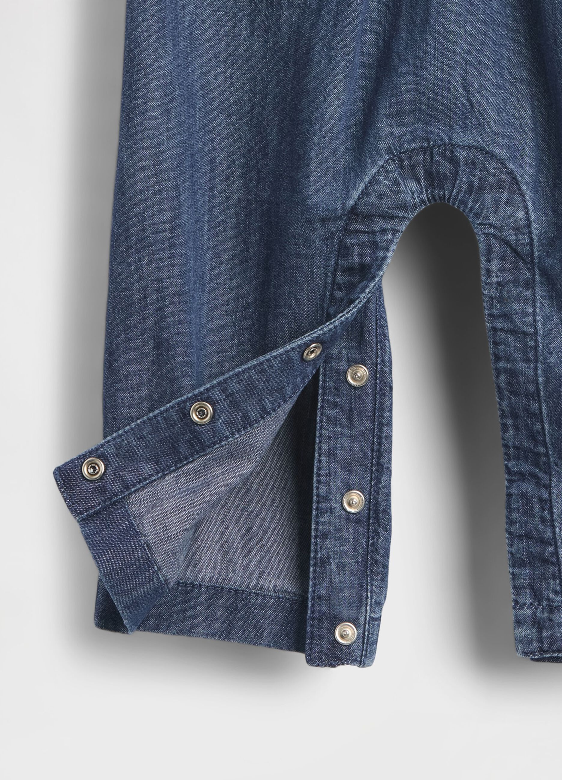 Pagliaccetto in denim blu per neonato_3