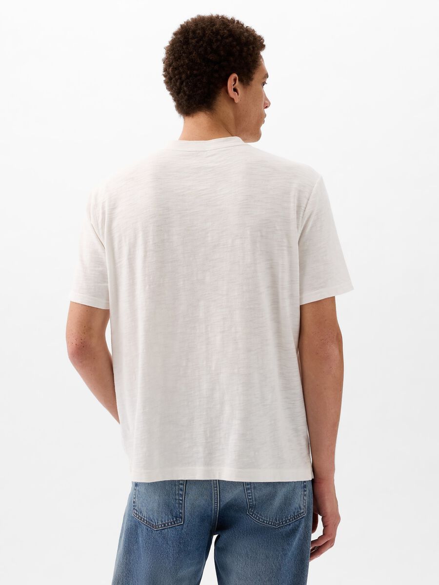 T-shirt in cotone con scollo serafino Uomo_2