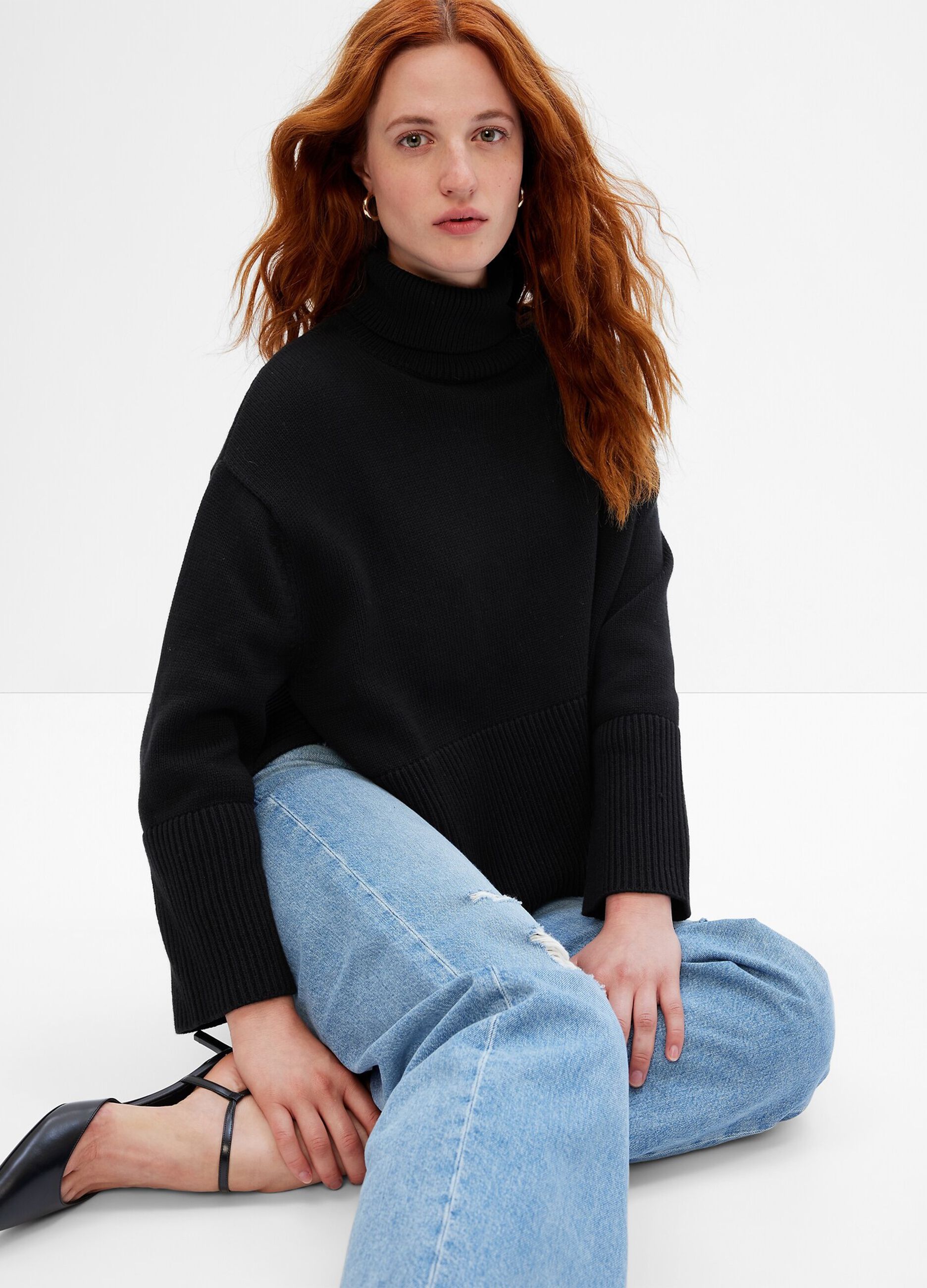 Pullover oversize a collo alto con spacchi