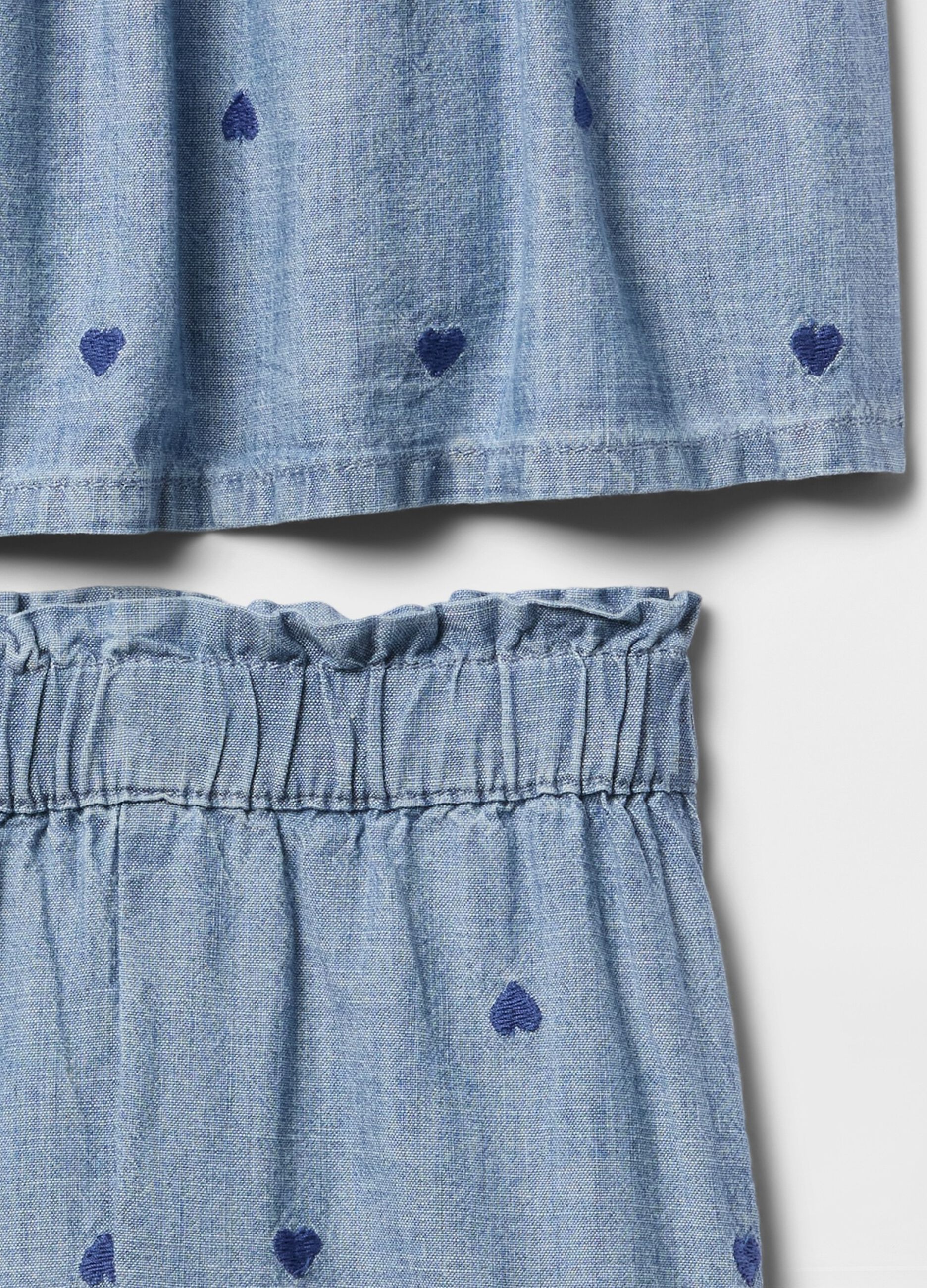 Set chambray con ricamo cuori_4