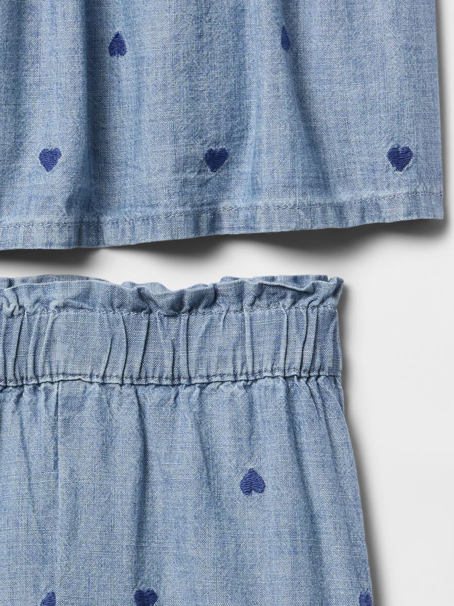 Set blu denim con cuori ricamati Bimba_4