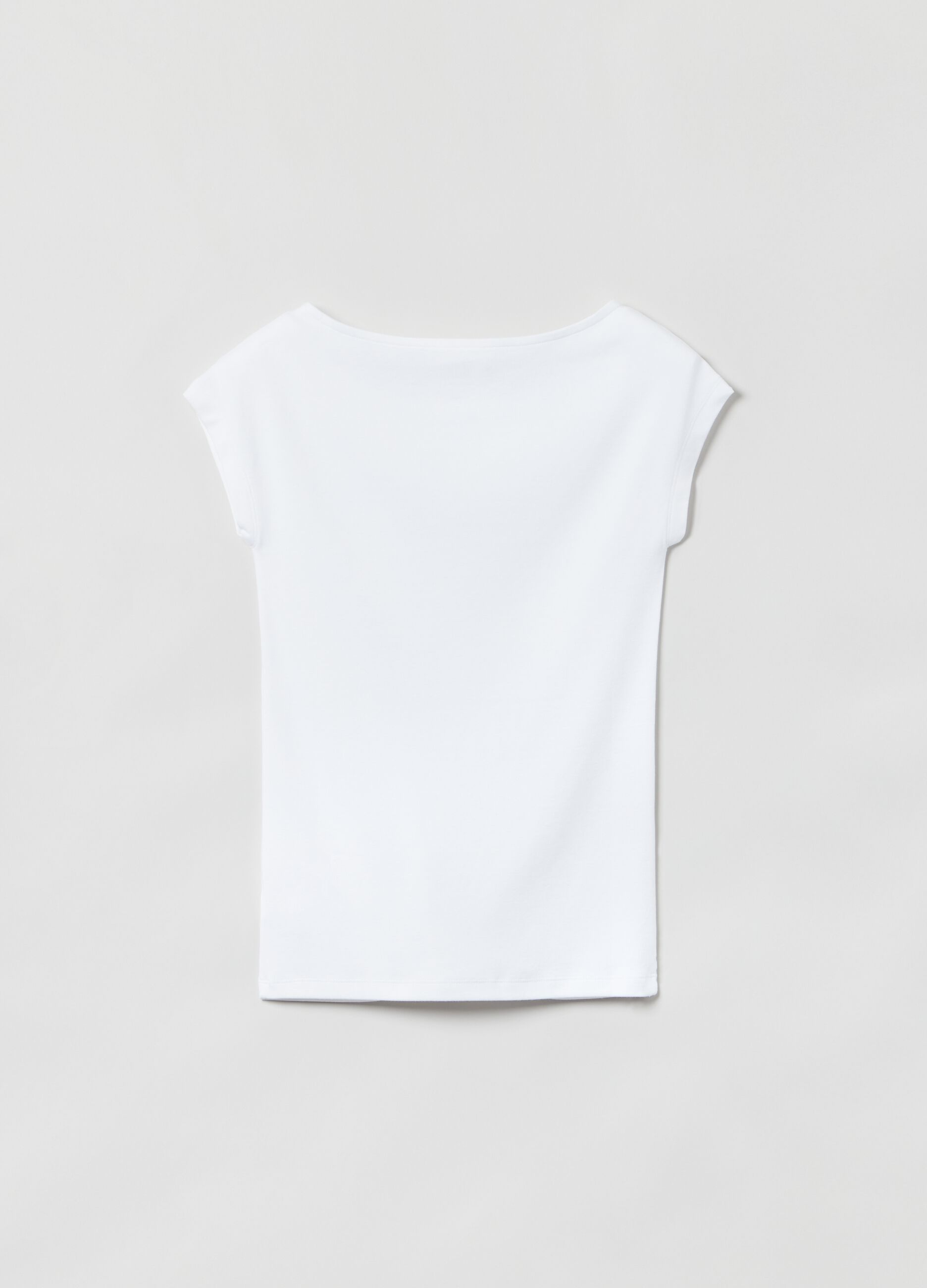 T-shirt con scollo a barchetta_2