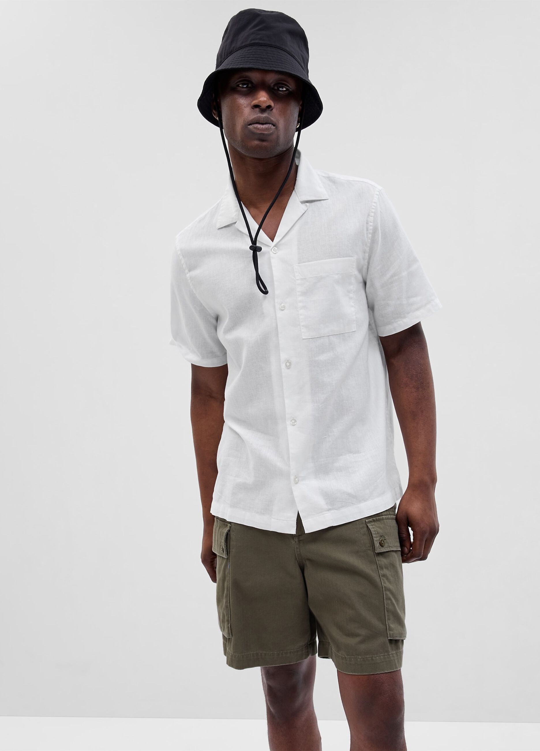 Linen and cotton short-sleeved shirt.