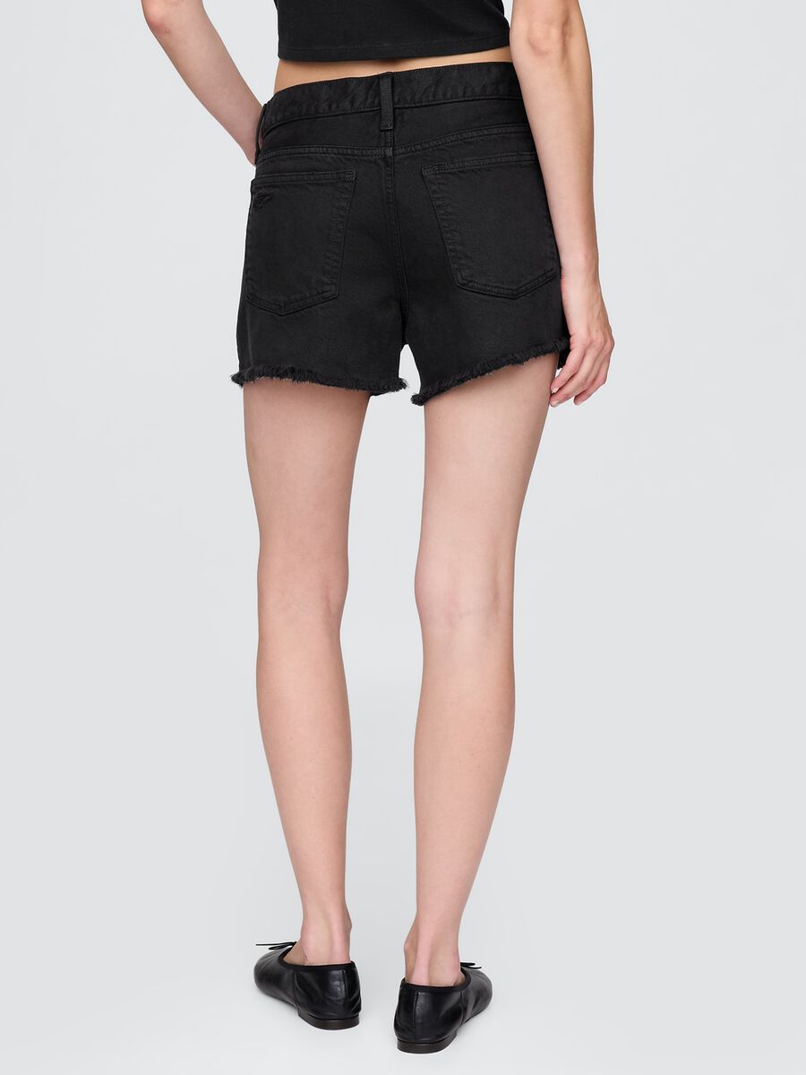 Short in denim nero con orlo sfrangiato Donna_2