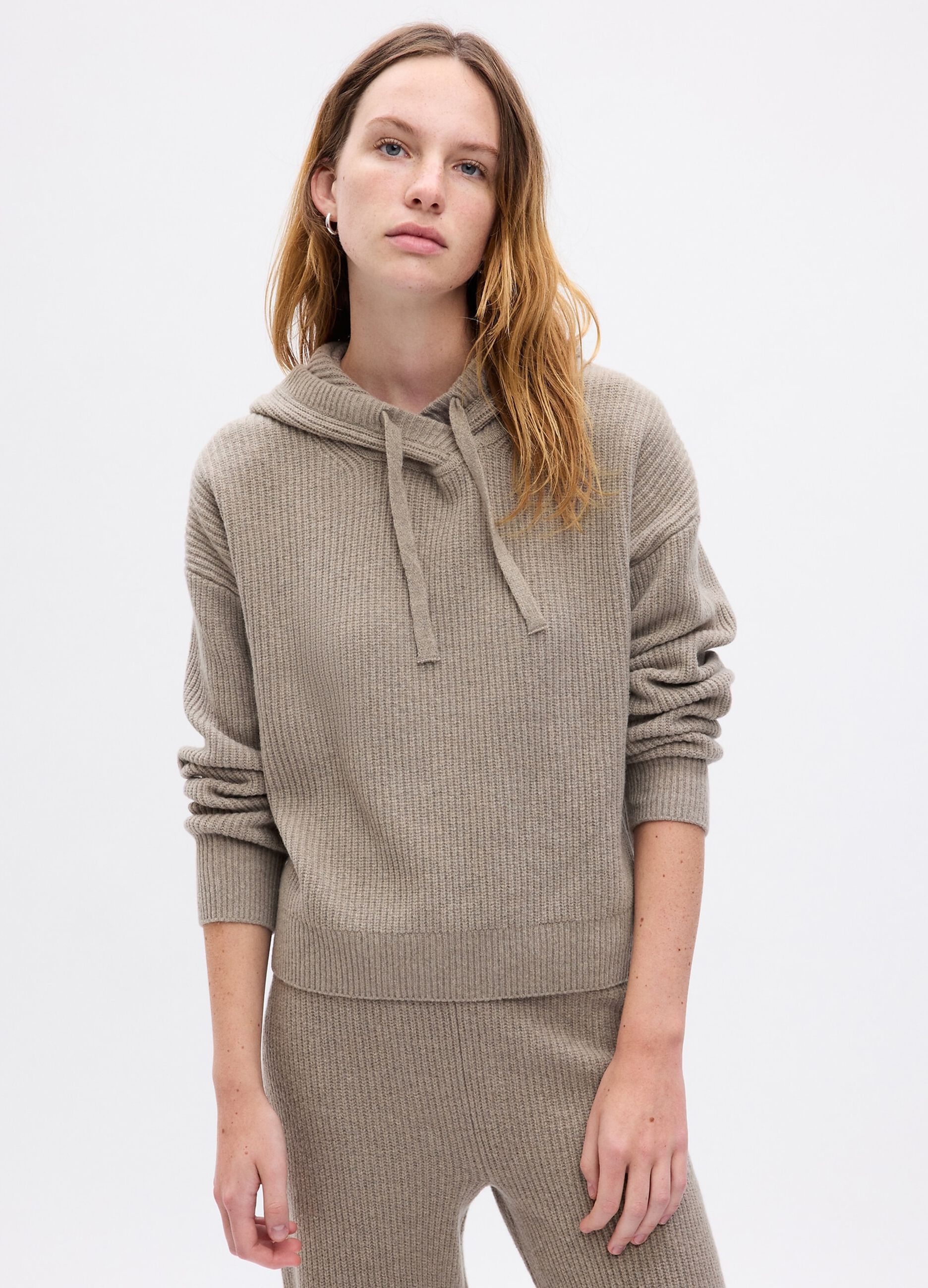 English ribbed sweater with hood