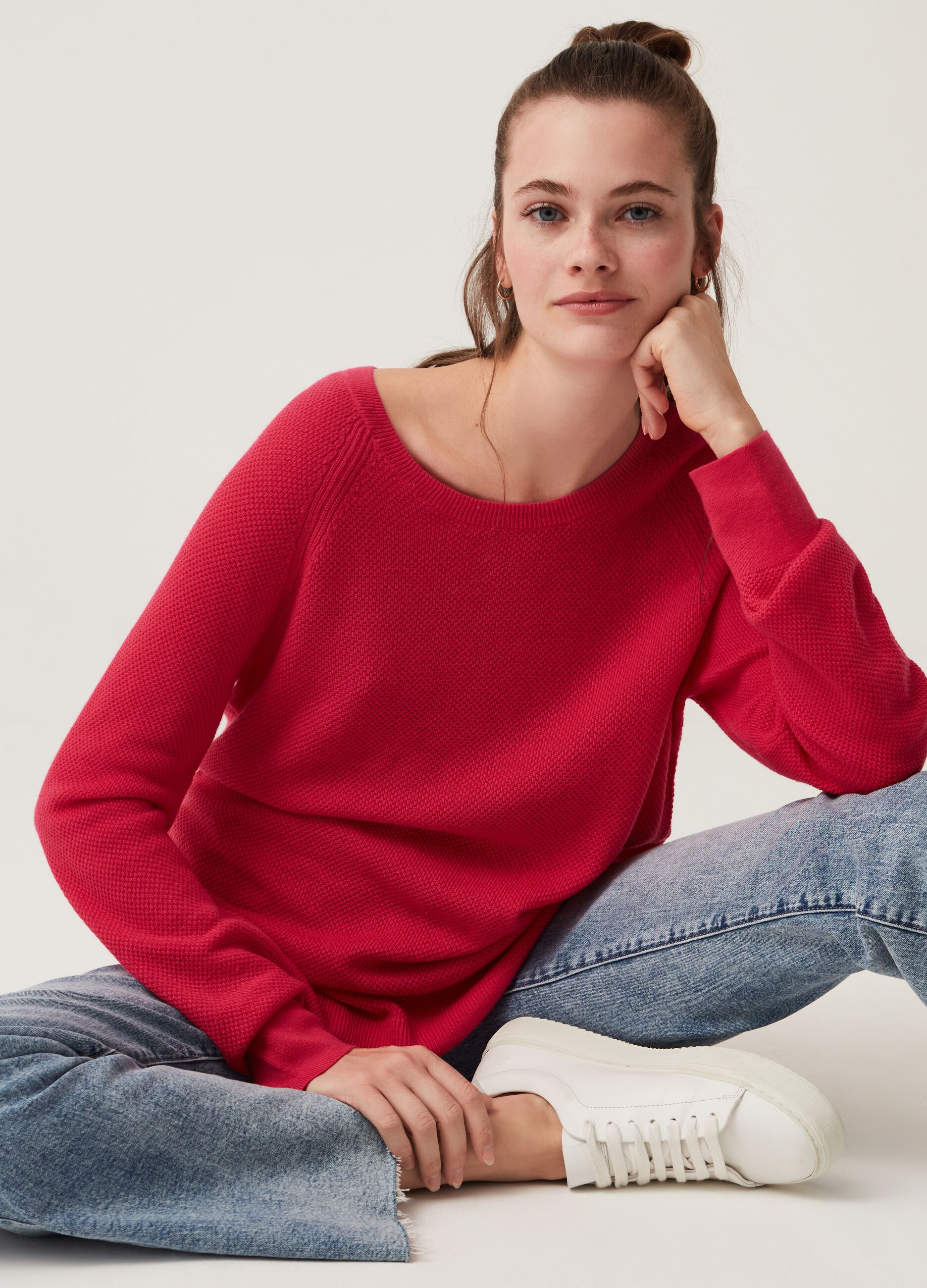 Long pullover with raglan sleeves