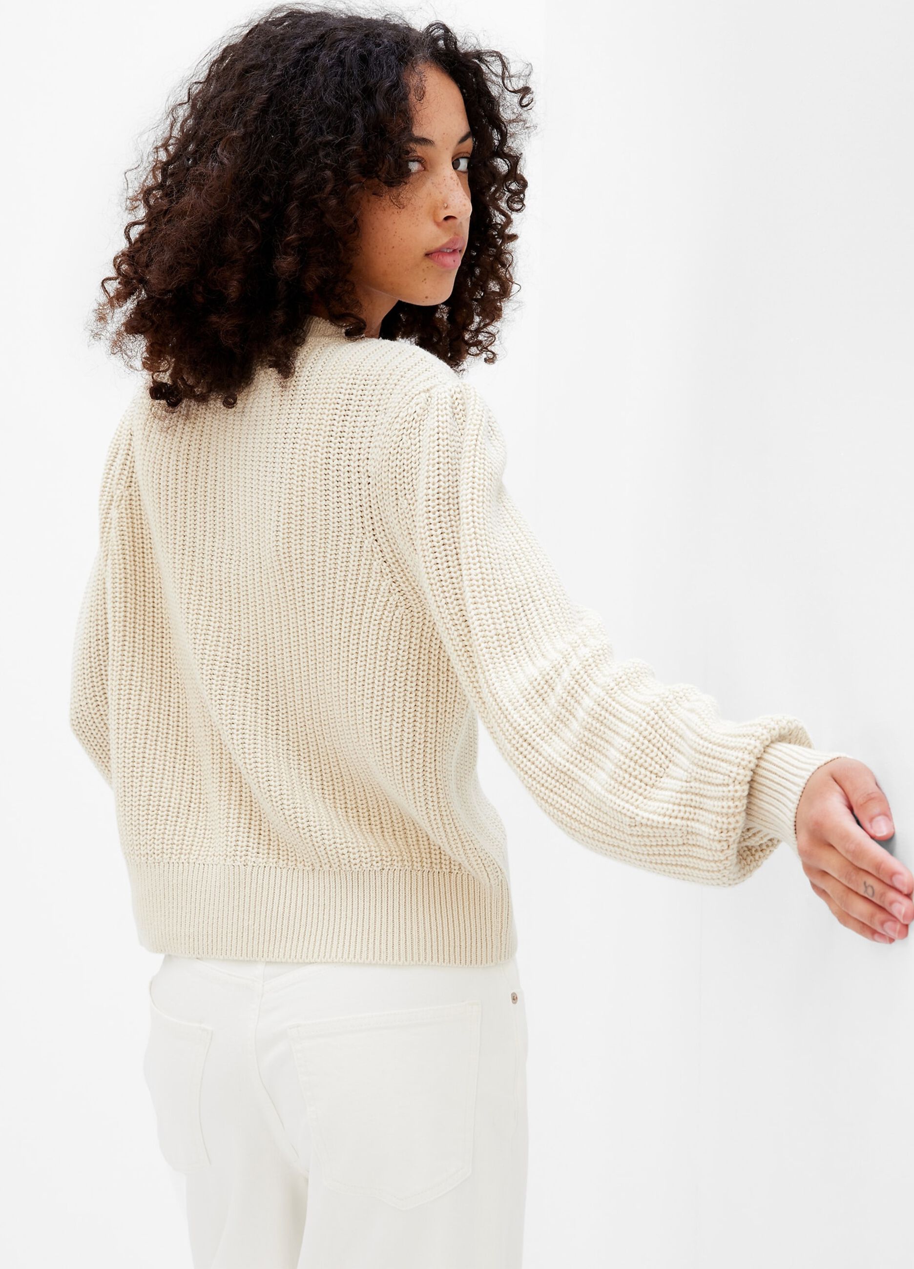 Round-neck pullover with puff sleeves_1